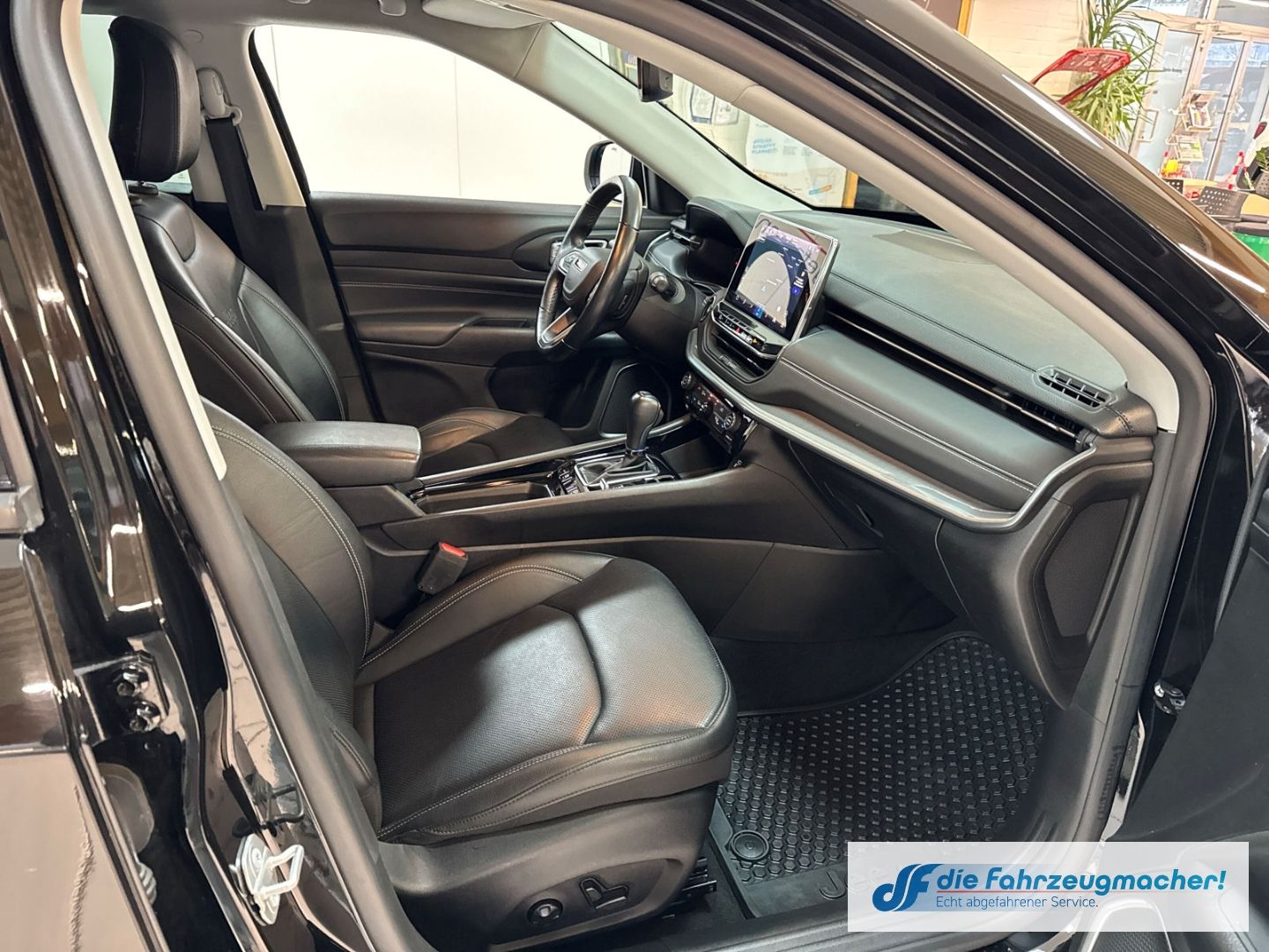 Fahrzeugabbildung Jeep Compass S Plug-In Hybrid 4WD Navi Soundsystem 36