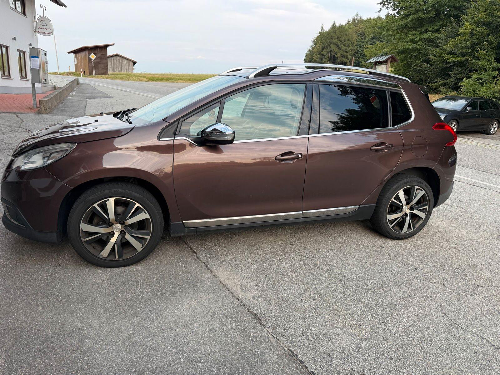 Peugeot 2008 2013 — rear view