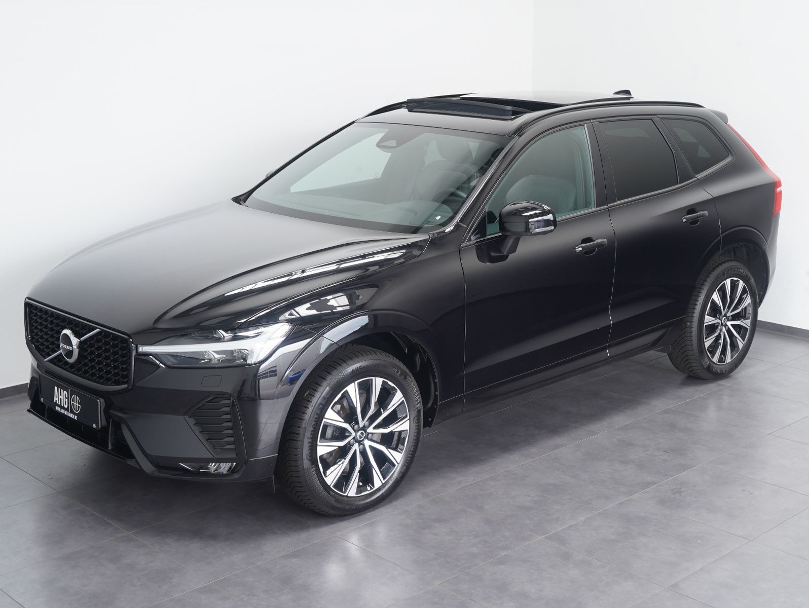 Fahrzeugabbildung Volvo XC60 B4 D AWD Plus Dark PANORAMA/LED/ACC/AHK