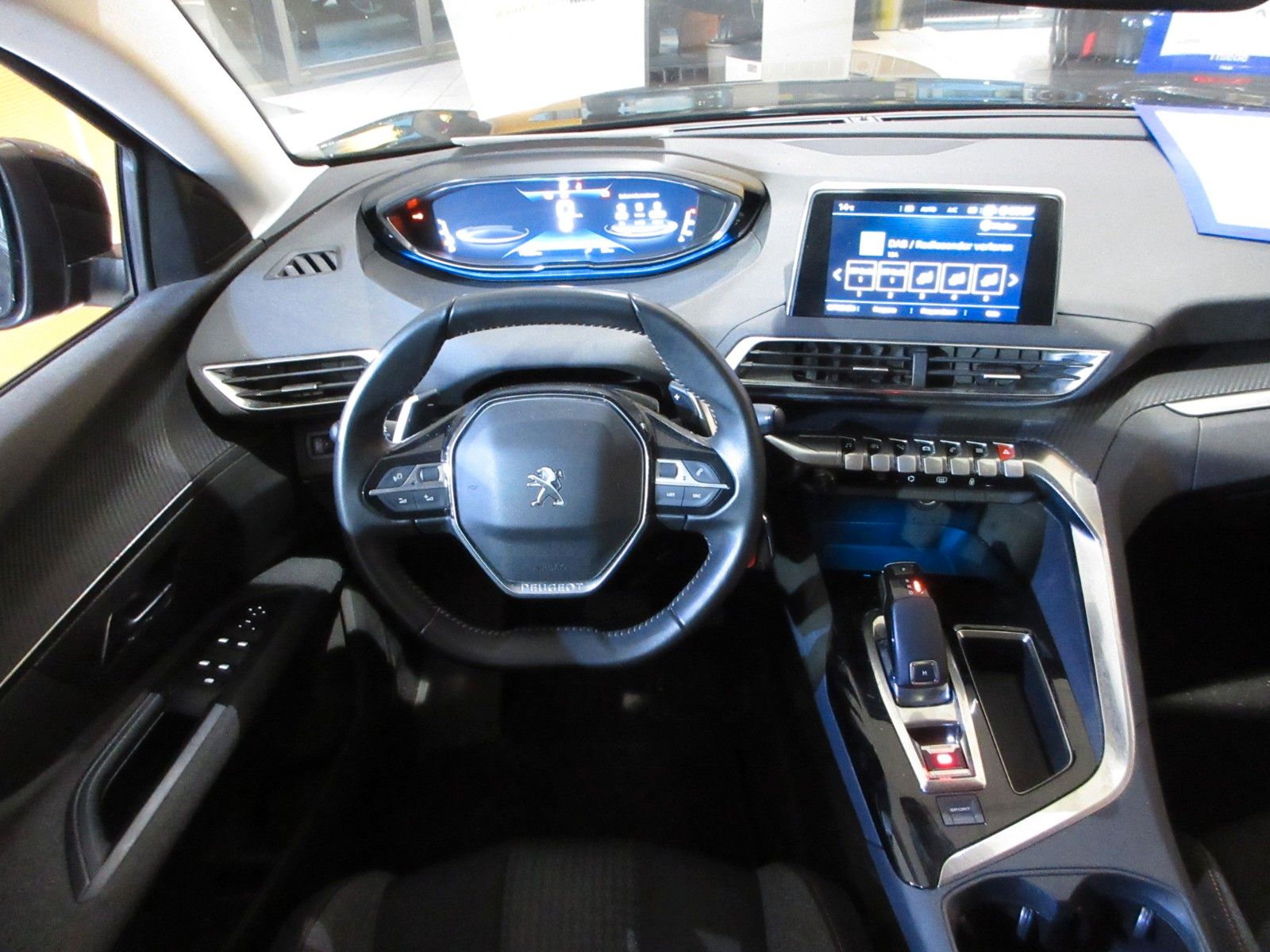 Fahrzeugabbildung Peugeot 5008 Active 1.2T NAVI/PDC/LED/AHK/TEMPO