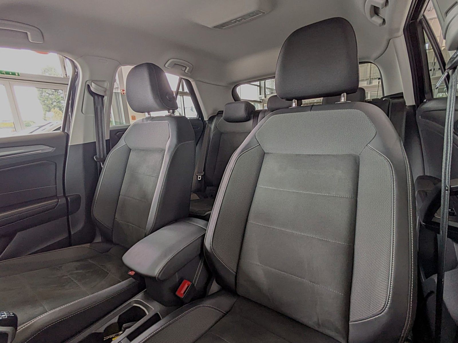 Fahrzeugabbildung Volkswagen T-Roc 2.0 TDI STYLE NAVI SHZ ACC LED CAM AHK