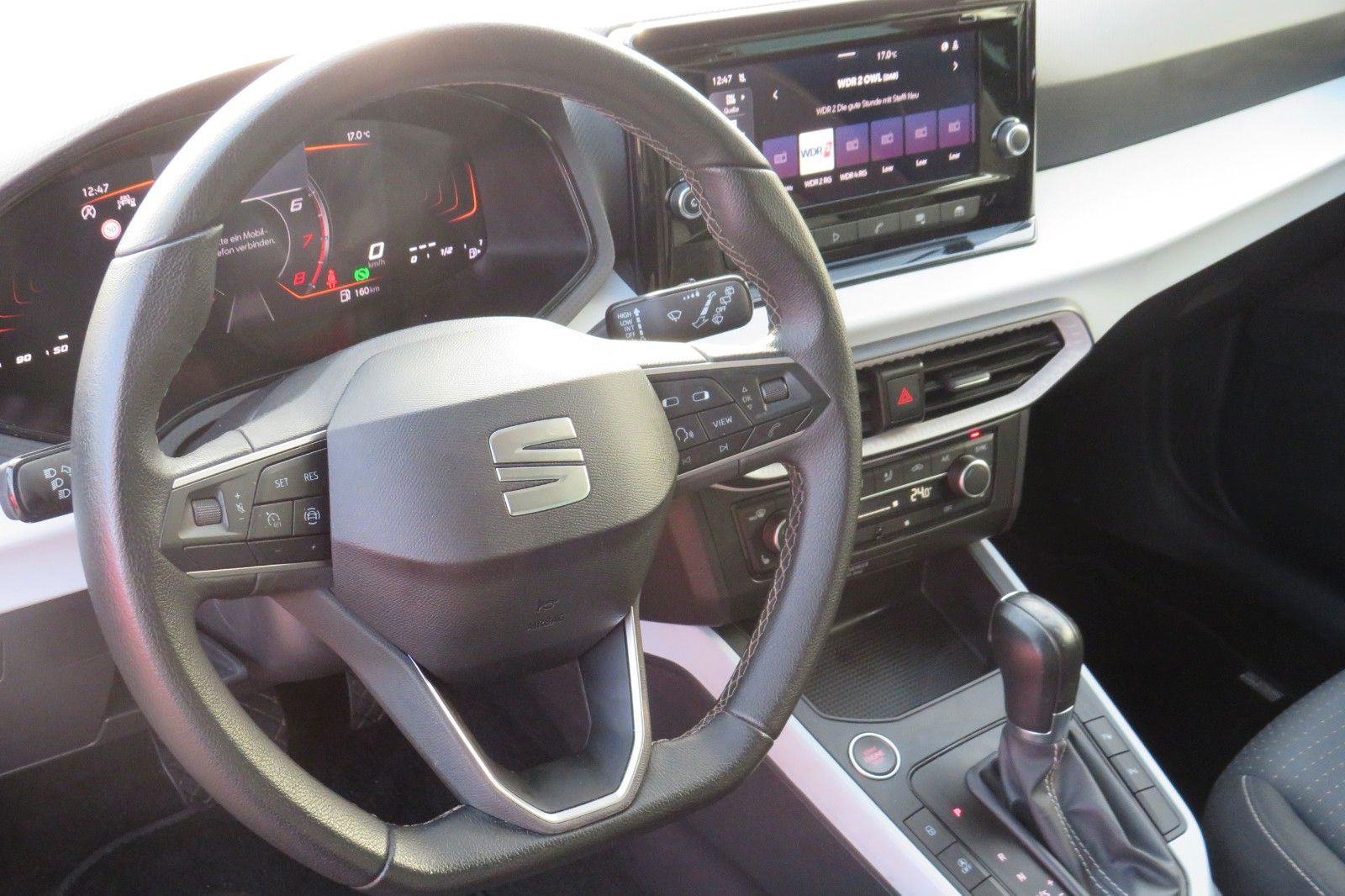 Fahrzeugabbildung SEAT Arona Style DSG GRA KAMERA SITZH. PDC APP-CON 1H