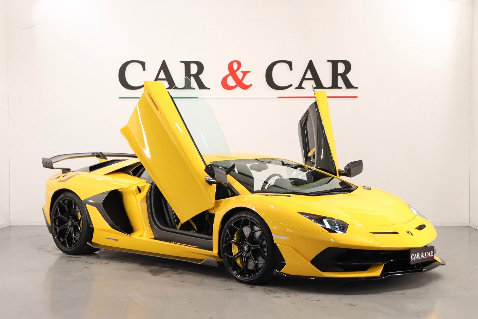 LAMBORGHINI Aventador