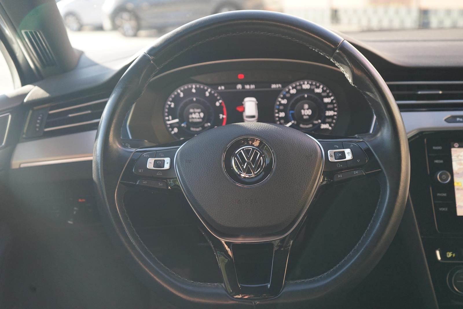 Volkswagen Passat Variant 1.8 TSI DSG R-Line LED Navi ACC