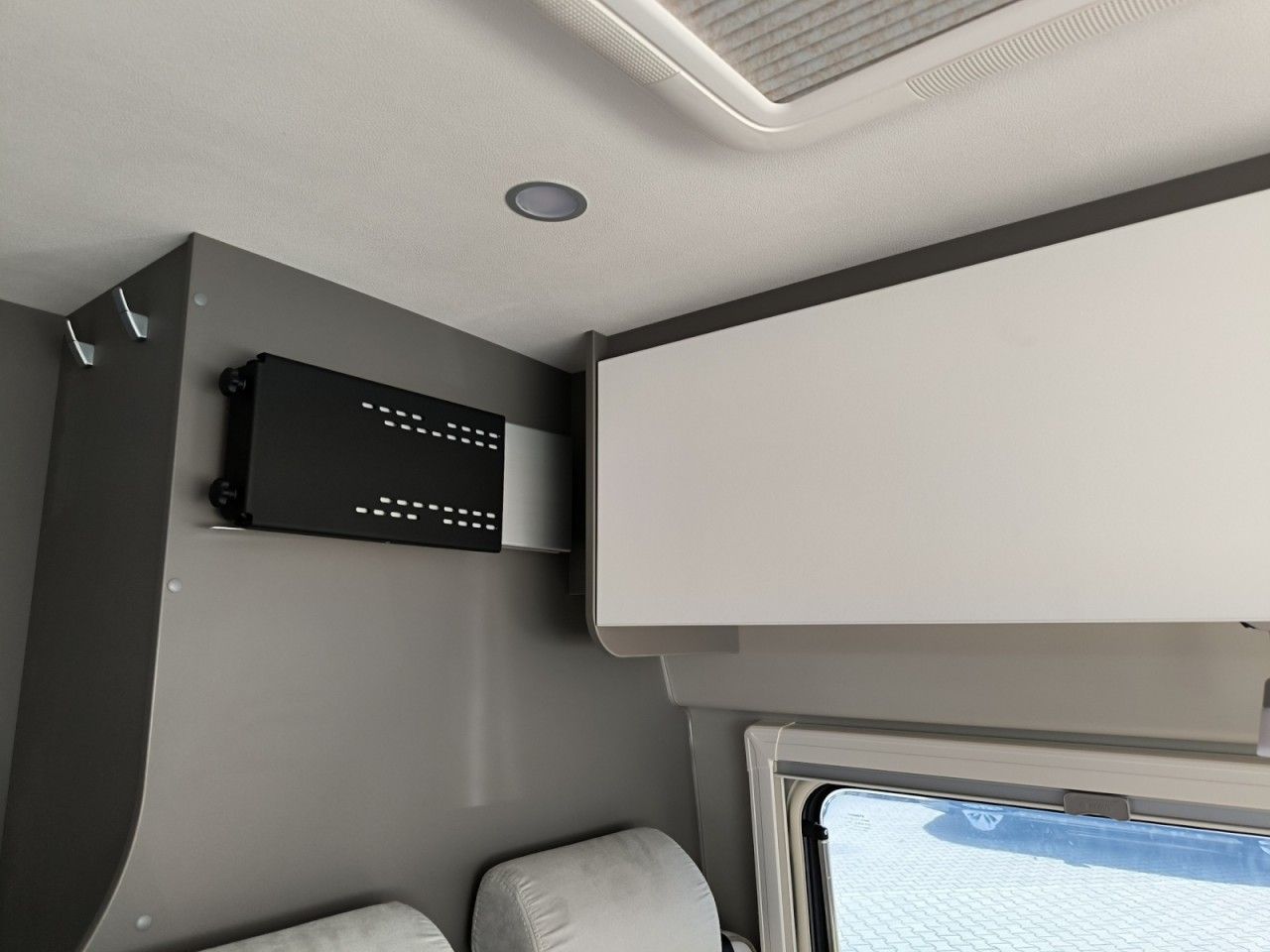 Fahrzeugabbildung LMC Innovan 600 Rahmenfenster Markise - Aktion