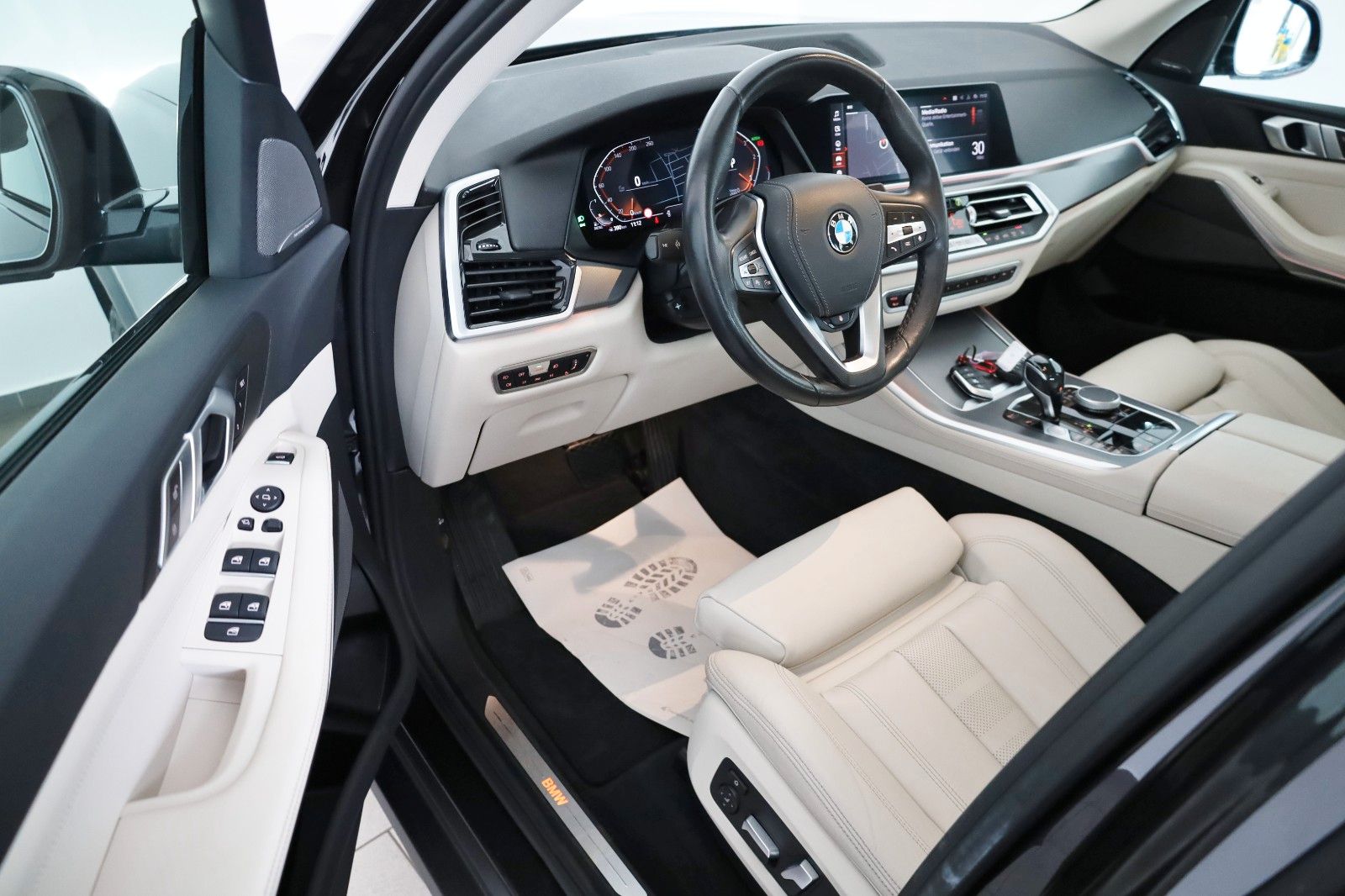 Fahrzeugabbildung BMW X5 xDrive 30d,Leder,Navi,LED,SH,H&K,Kamera,ACC