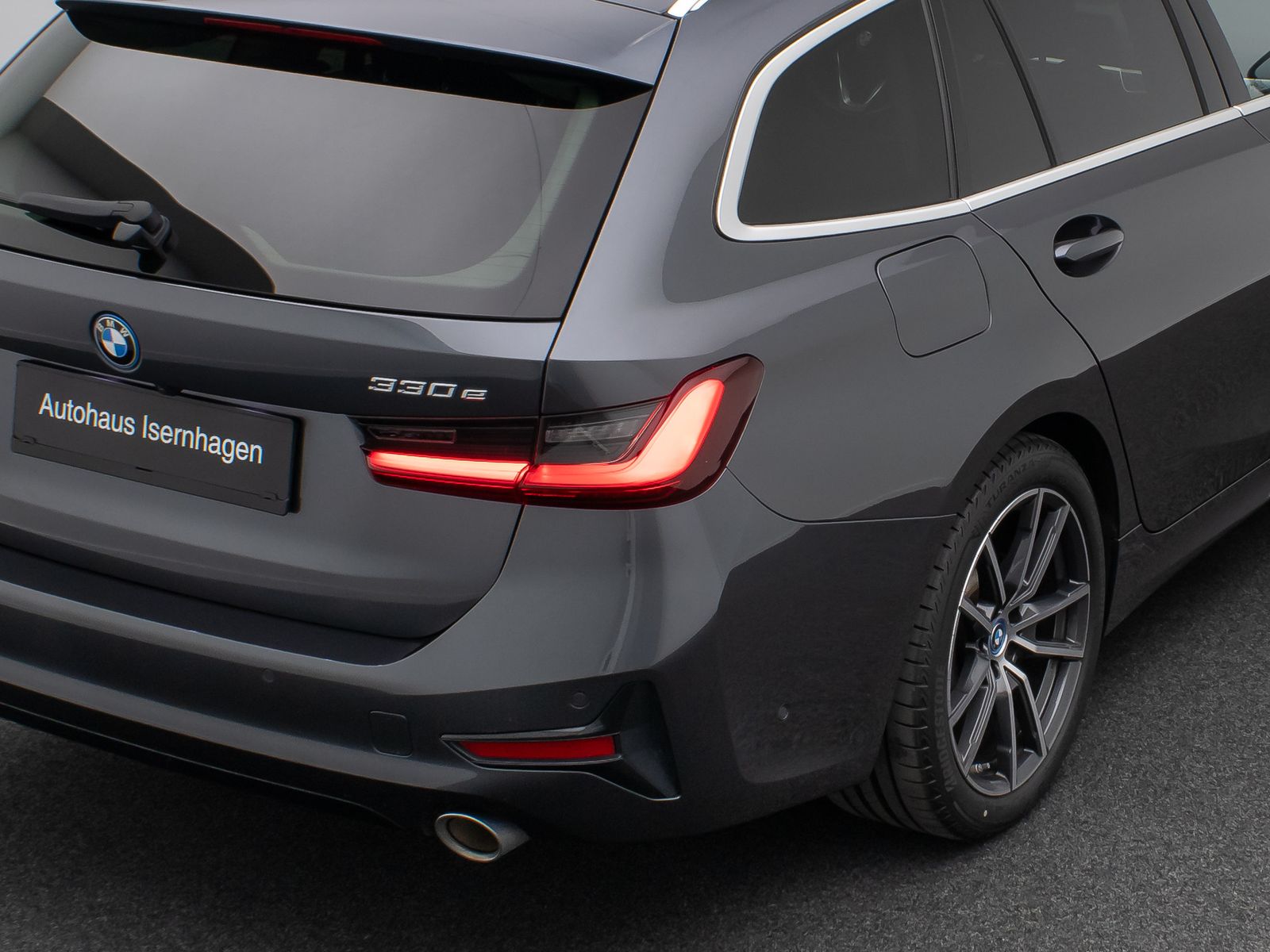 Fahrzeugabbildung BMW 330e xD Sport Line DAB Kamera AHK Alarm 18Zoll