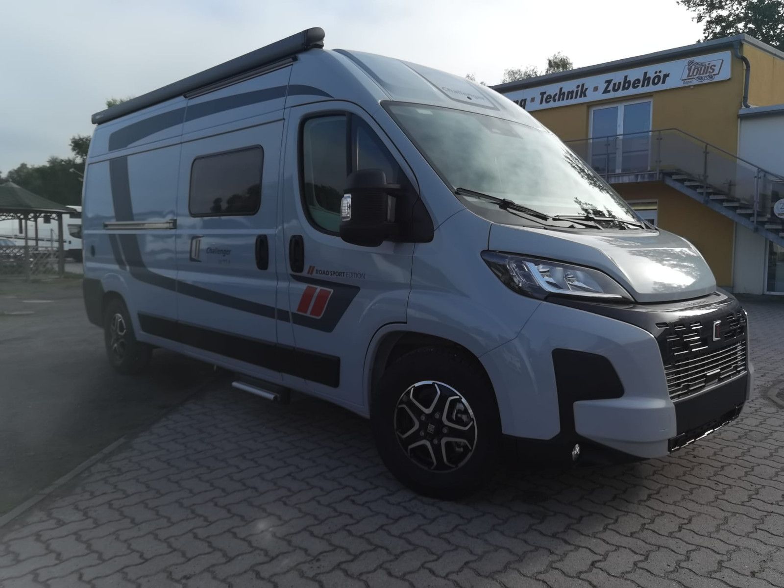 Fahrzeugabbildung Challenger V114 Sport Edition M27