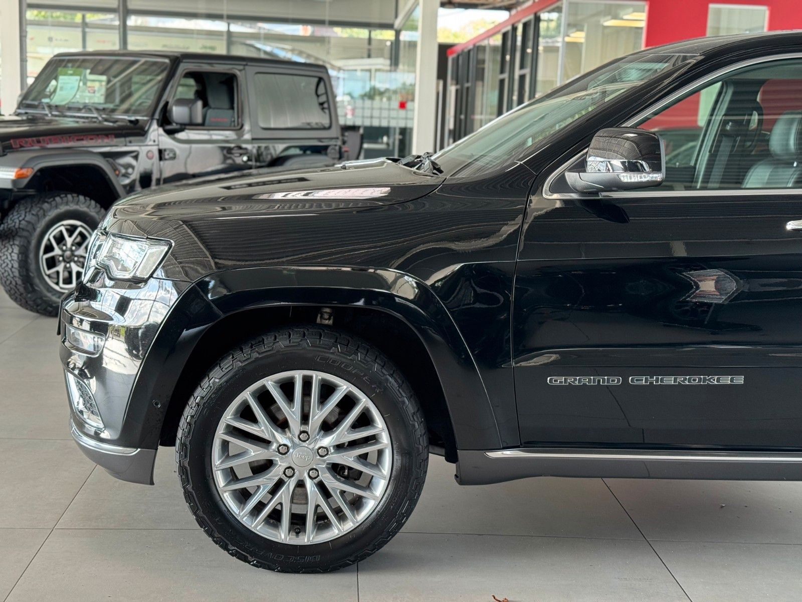 Fahrzeugabbildung Jeep Grand Cherokee 3.0 CRD Summit AHK Luft Pano