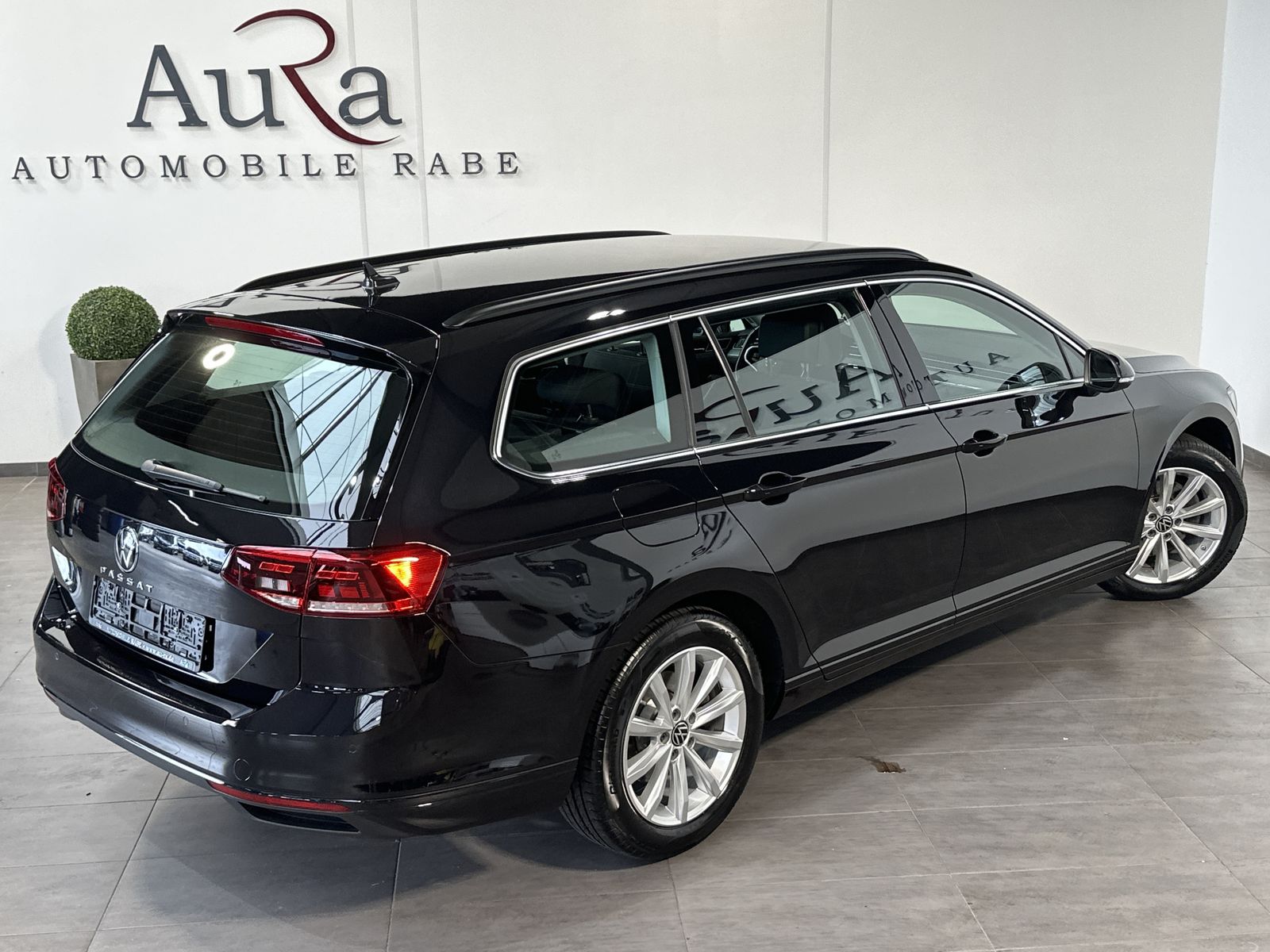 Fahrzeugabbildung Volkswagen Passat Variant 2.0 TDI DSG Business NAV+LED+360°
