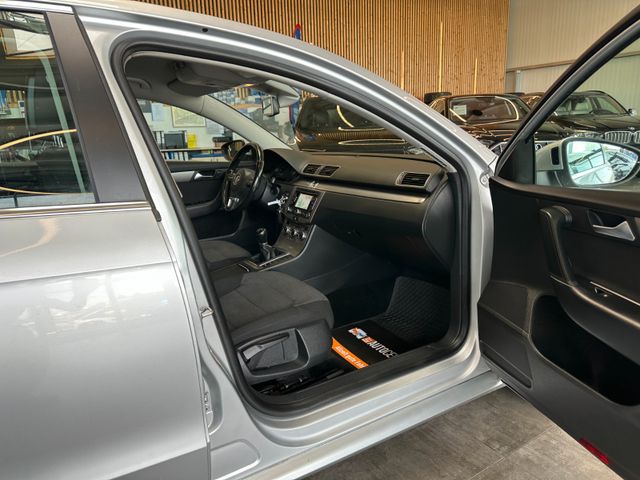 MYAUTOCENTER – Gebraucht- und Jahreswagen mit Werkstattservice in Pfaffenhofen Volkswagen Passat *ACC*NAV*AHK*PDC*SitzHZ*2-ZONEN*TotWinkel