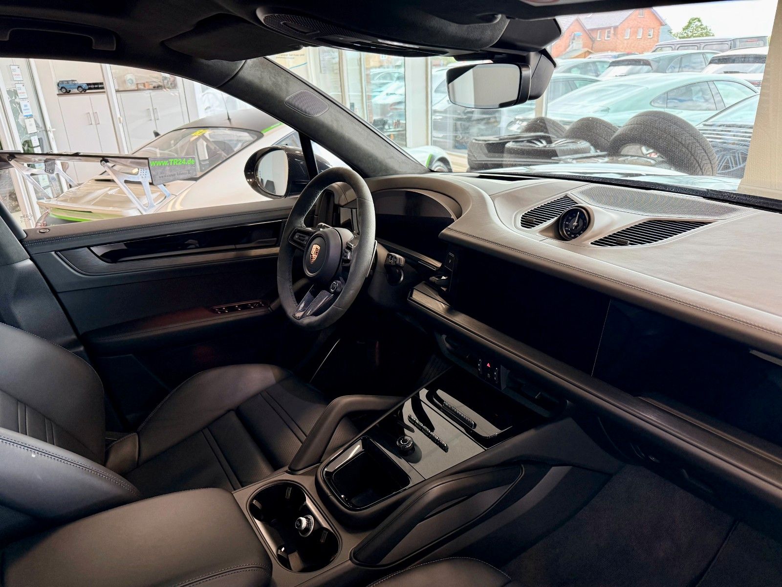 Fahrzeugabbildung Porsche Cayenne GTS PTS-Farbe/CarbonDesign/HUD/Burmester