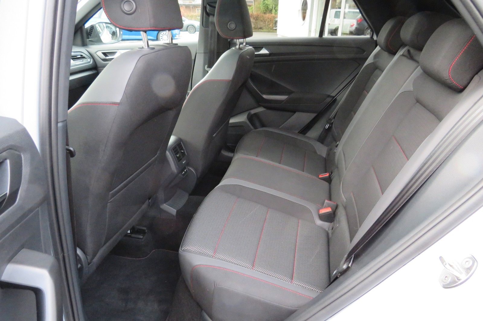 Fahrzeugabbildung Volkswagen T-Roc Sport R-LINE PANO 18`LED NAVI BEATS 1.HD