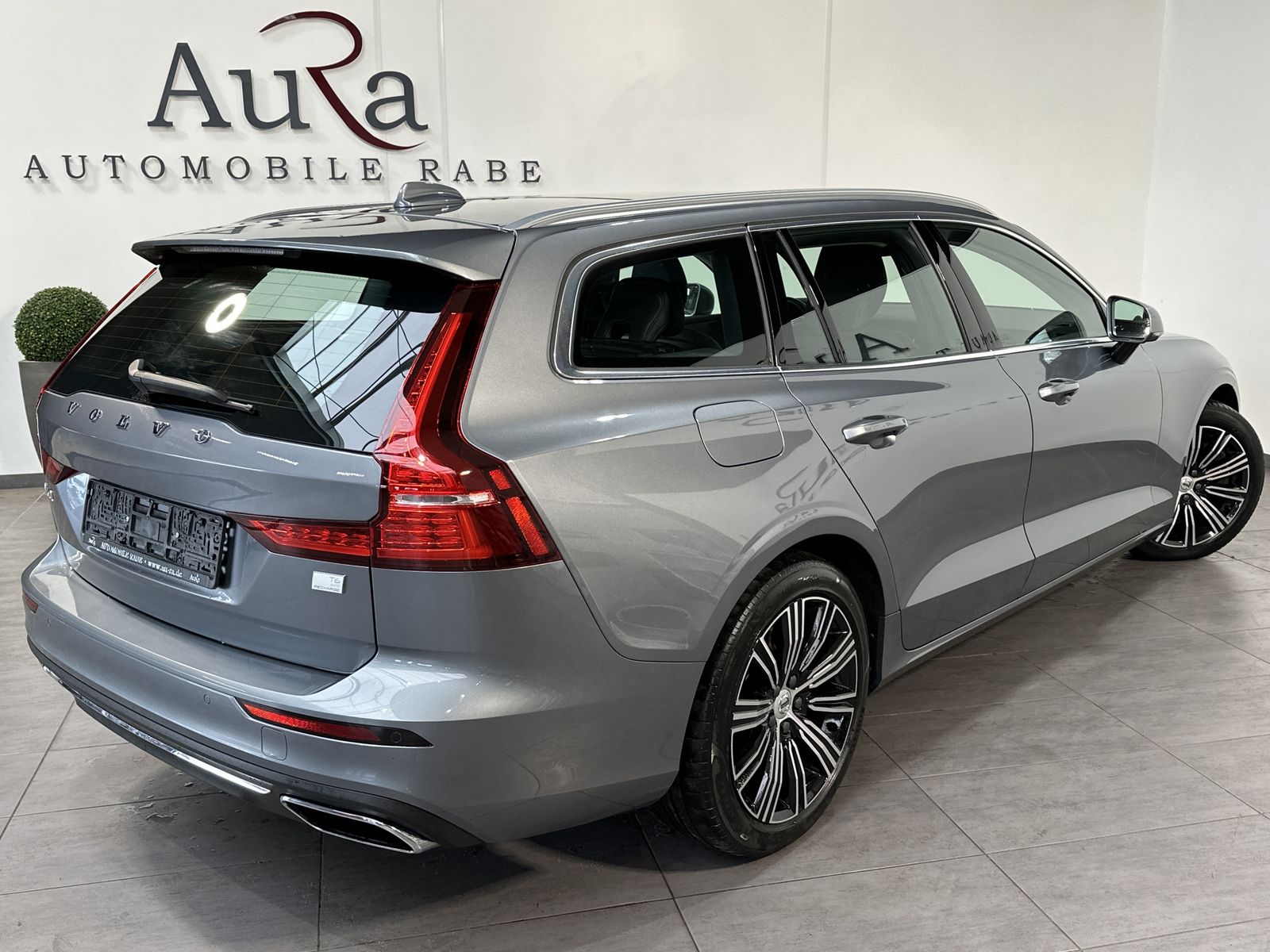 Fahrzeugabbildung Volvo V60 Inscription Plug-In Hybrid AWD NAV+LED+PANO