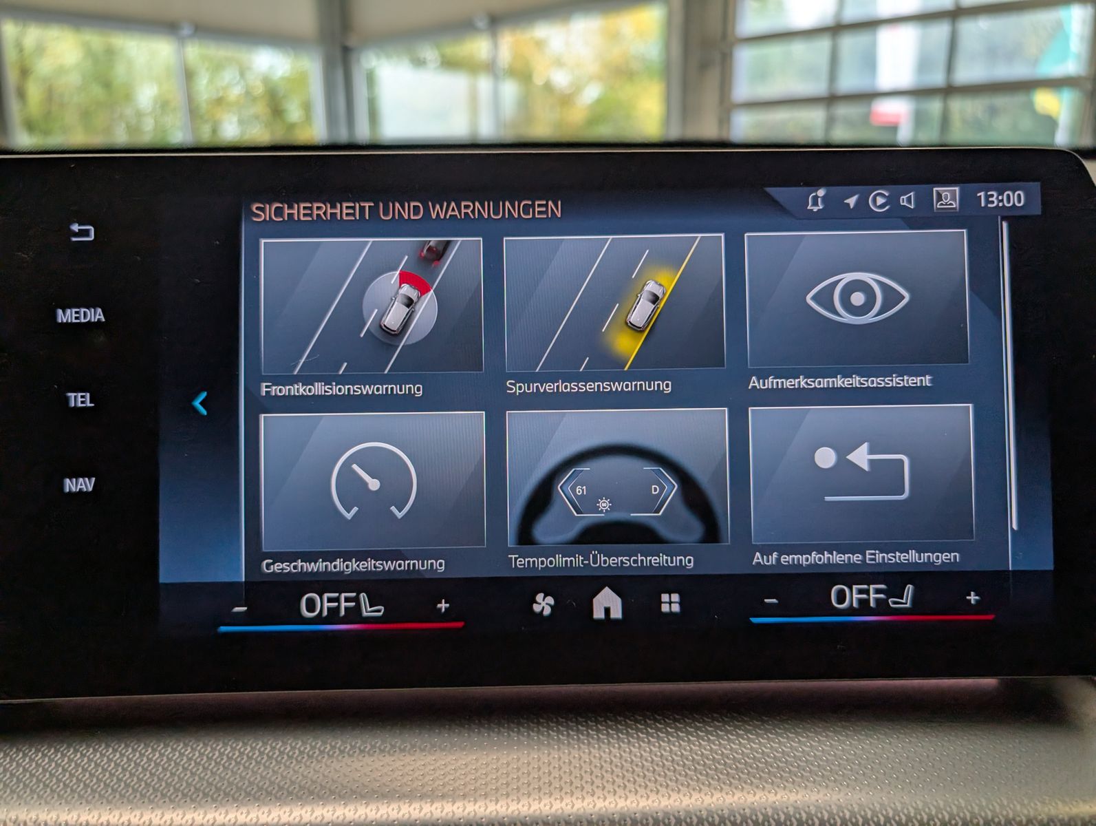 Fahrzeugabbildung BMW X1 18 d M-Sport Pano Premium-Travel-Paket AHK