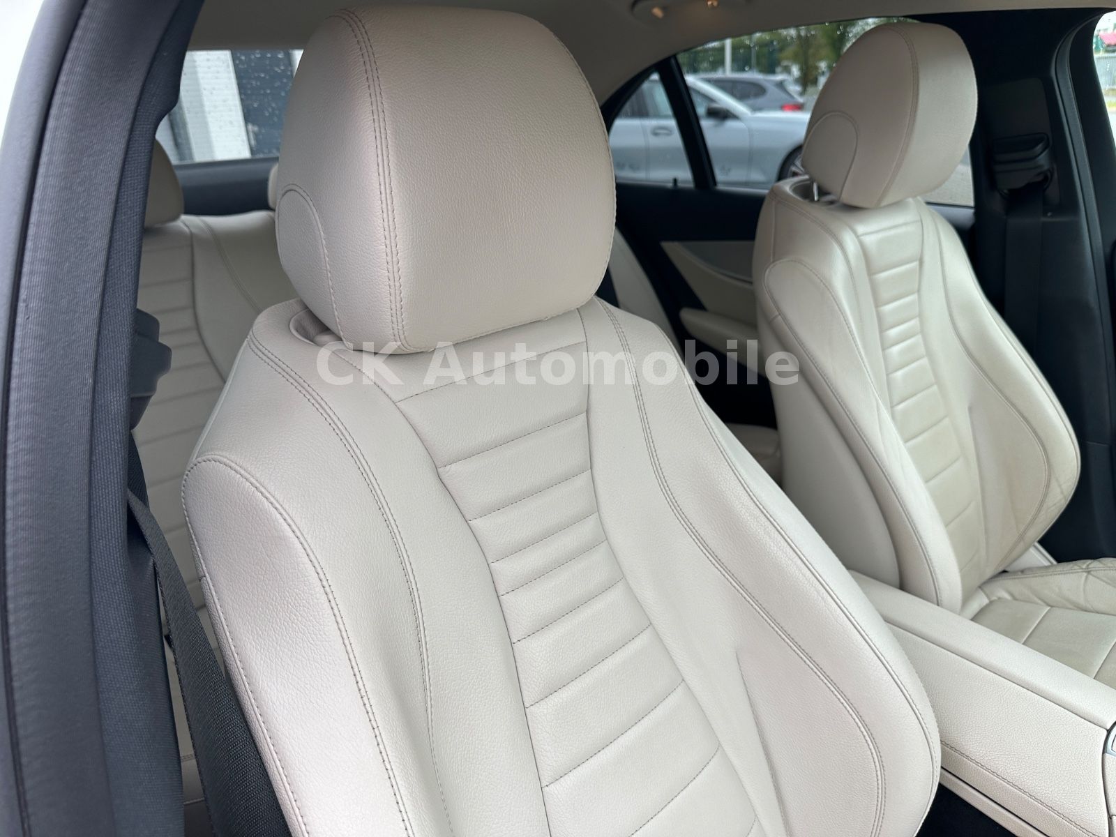 Fahrzeugabbildung Mercedes-Benz E 300 Lim. AMG-Line/Navi/Leder/Kamera/Burmester