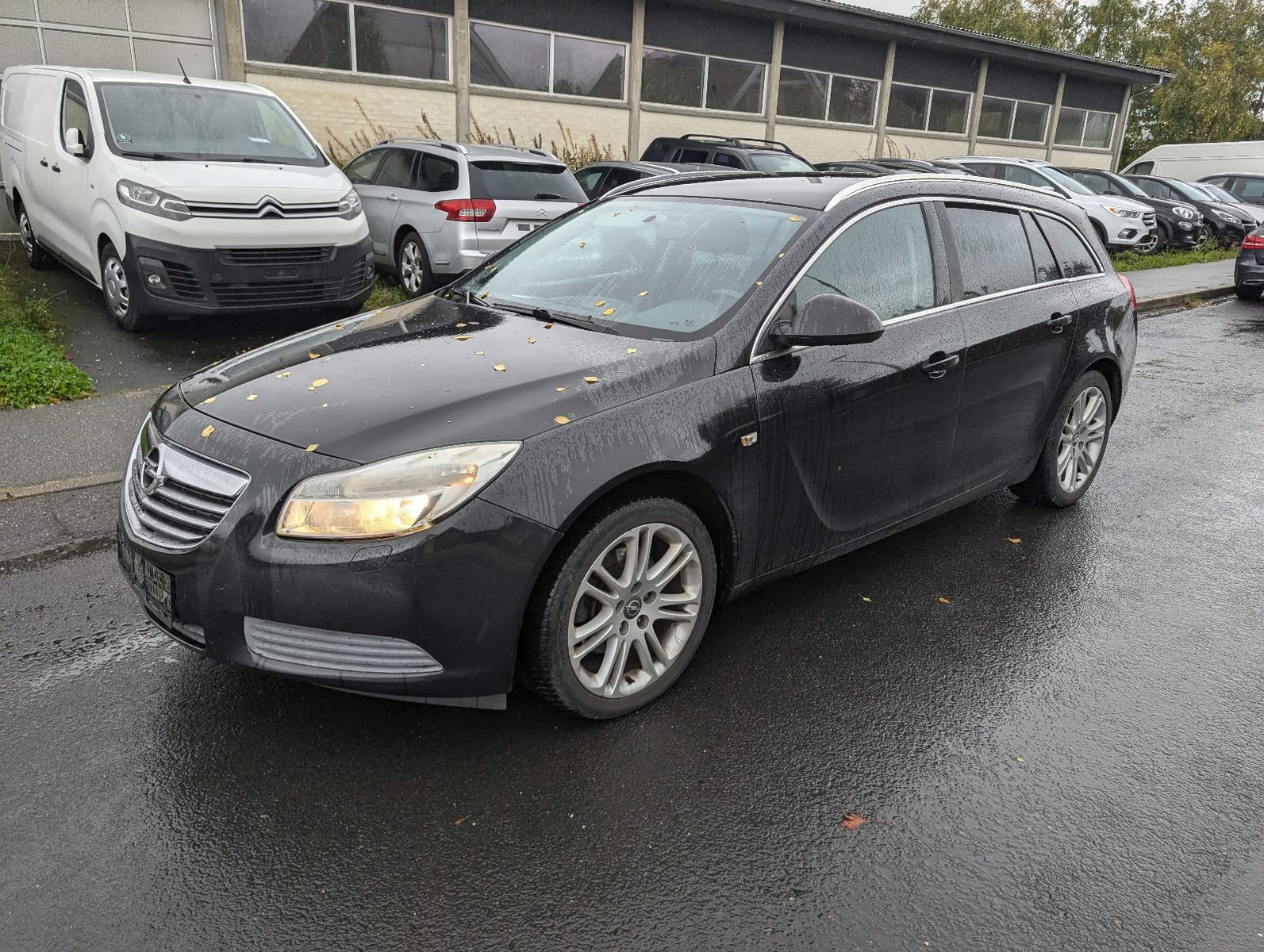 Opel Insignia 2011 — interior
