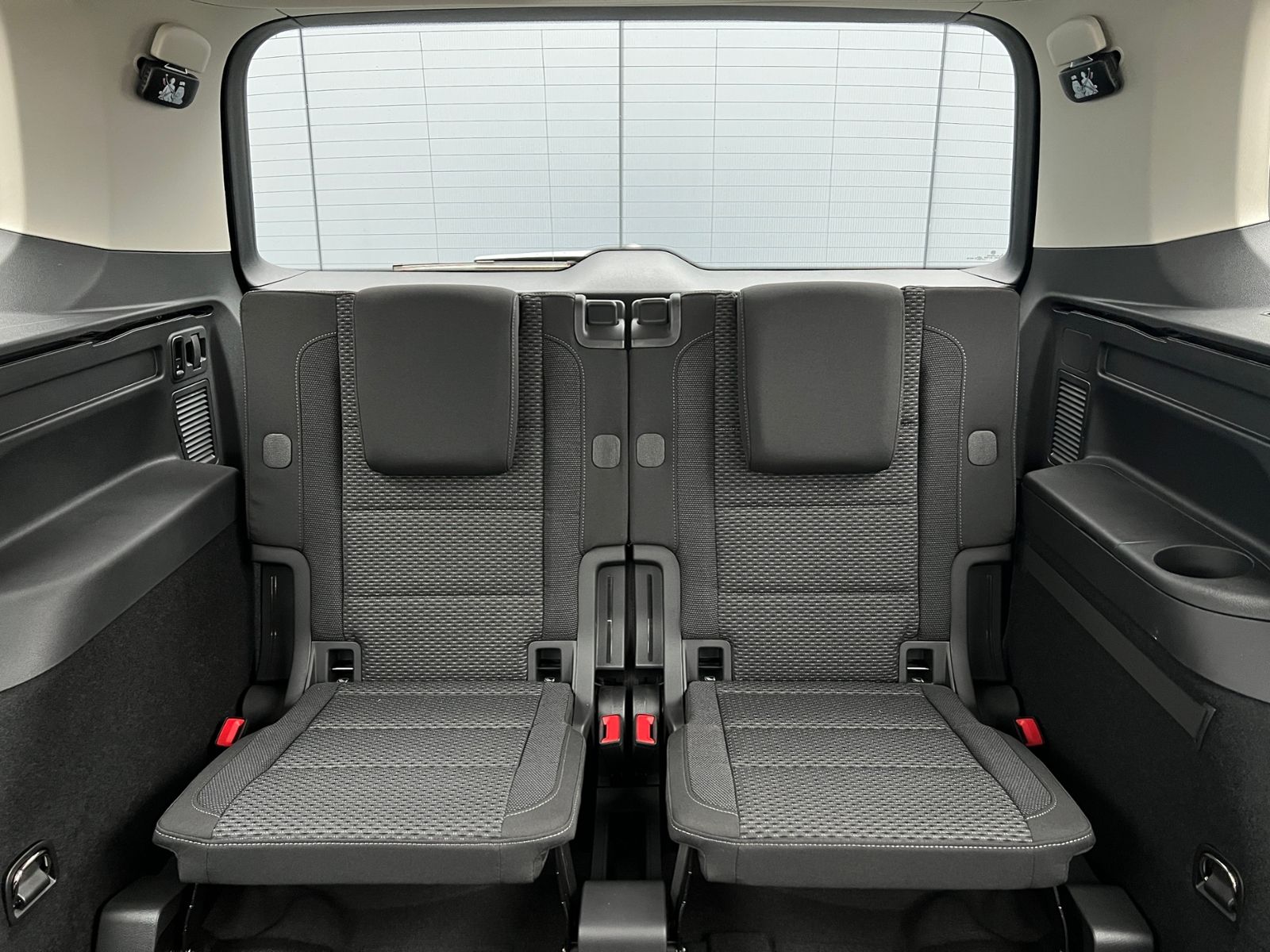 Fahrzeugabbildung Volkswagen Touran Comfortline 1.5 TSI DSG *LED, AHK, 7 Sitz