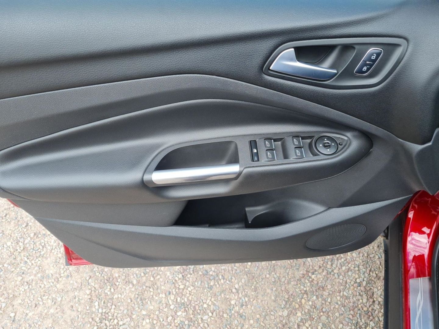 Fahrzeugabbildung Ford Kuga Titanium 1.5 AT Klima Rückfahrkamera PDC