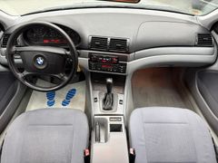 Fahrzeugabbildung BMW 318i Lim. / Automatik Klimaautomatik PDC