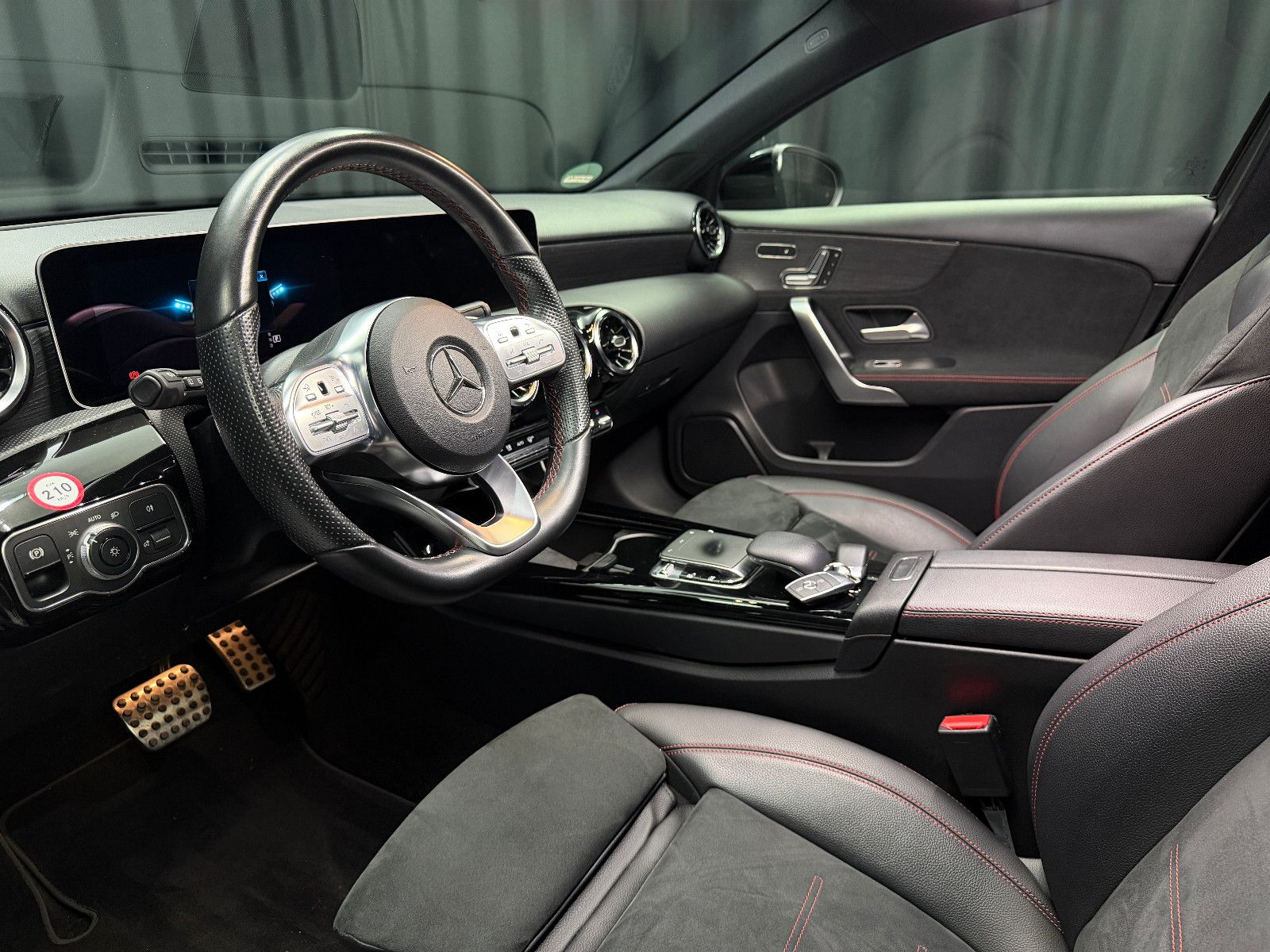 Fahrzeugabbildung Mercedes-Benz A 250 4Matic|AMG-LINE|360°|STDHZG