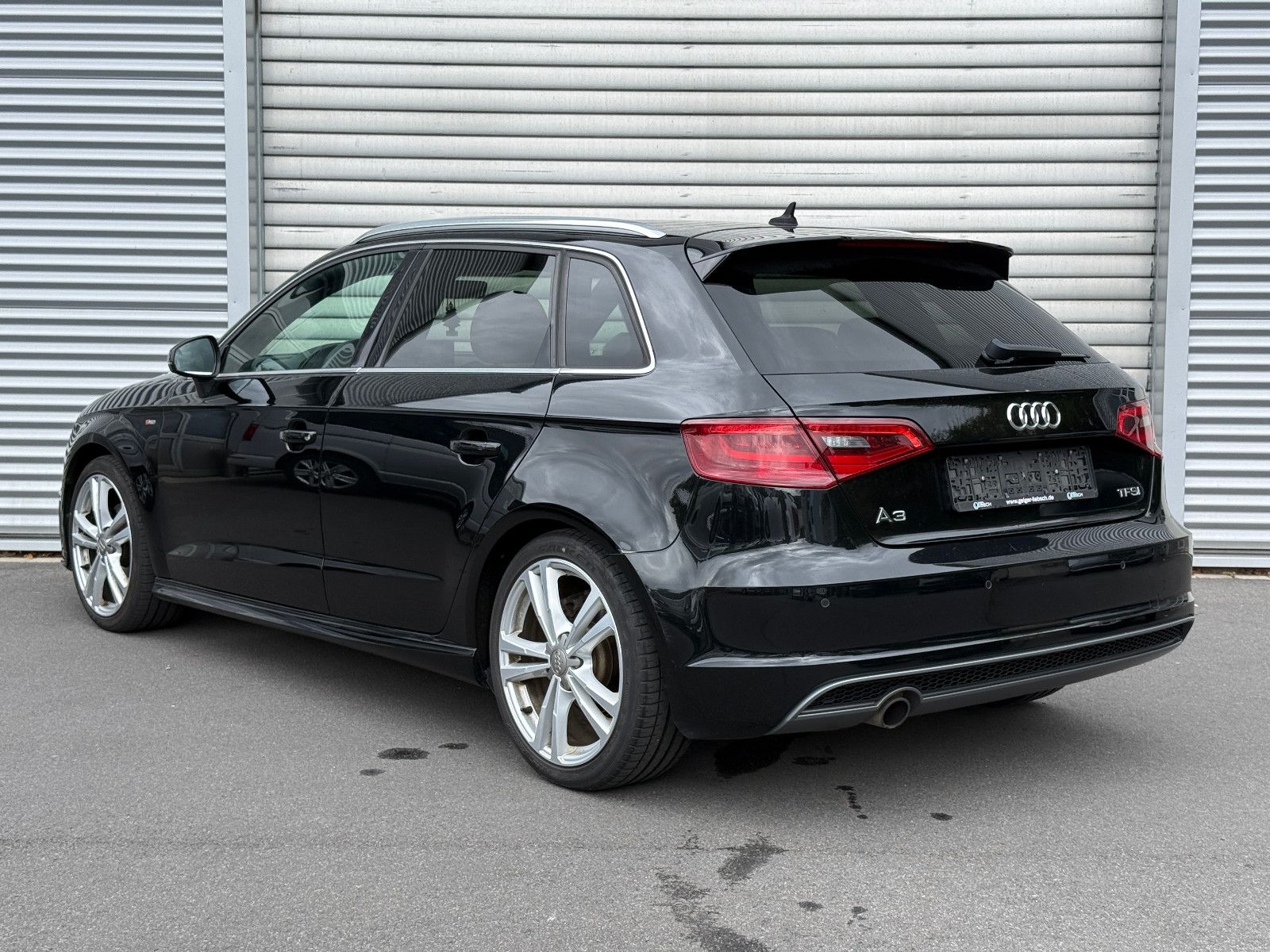 Fahrzeugabbildung Audi A3 Sportback S-Line Navi SHZ PDC Xenon Tempomat