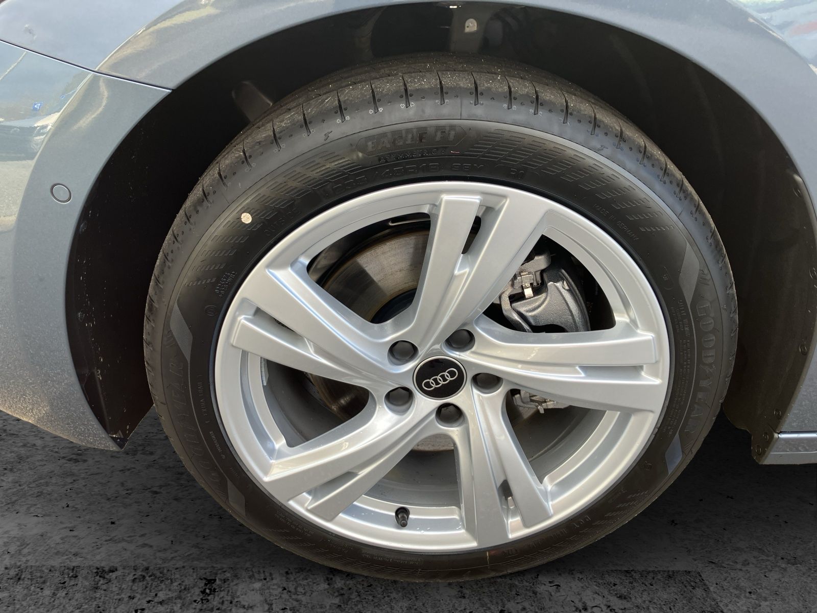 Fahrzeugabbildung Audi A5 Limousine TFSI S tronic LED Navi ACC RFK SH P