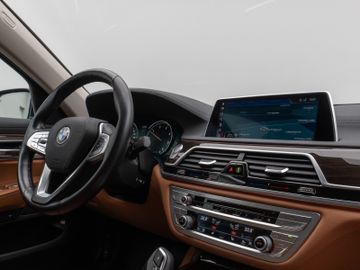 Fahrzeugabbildung BMW 730d xDr LED ACC HUD HI-FI DAB Kamera 360°