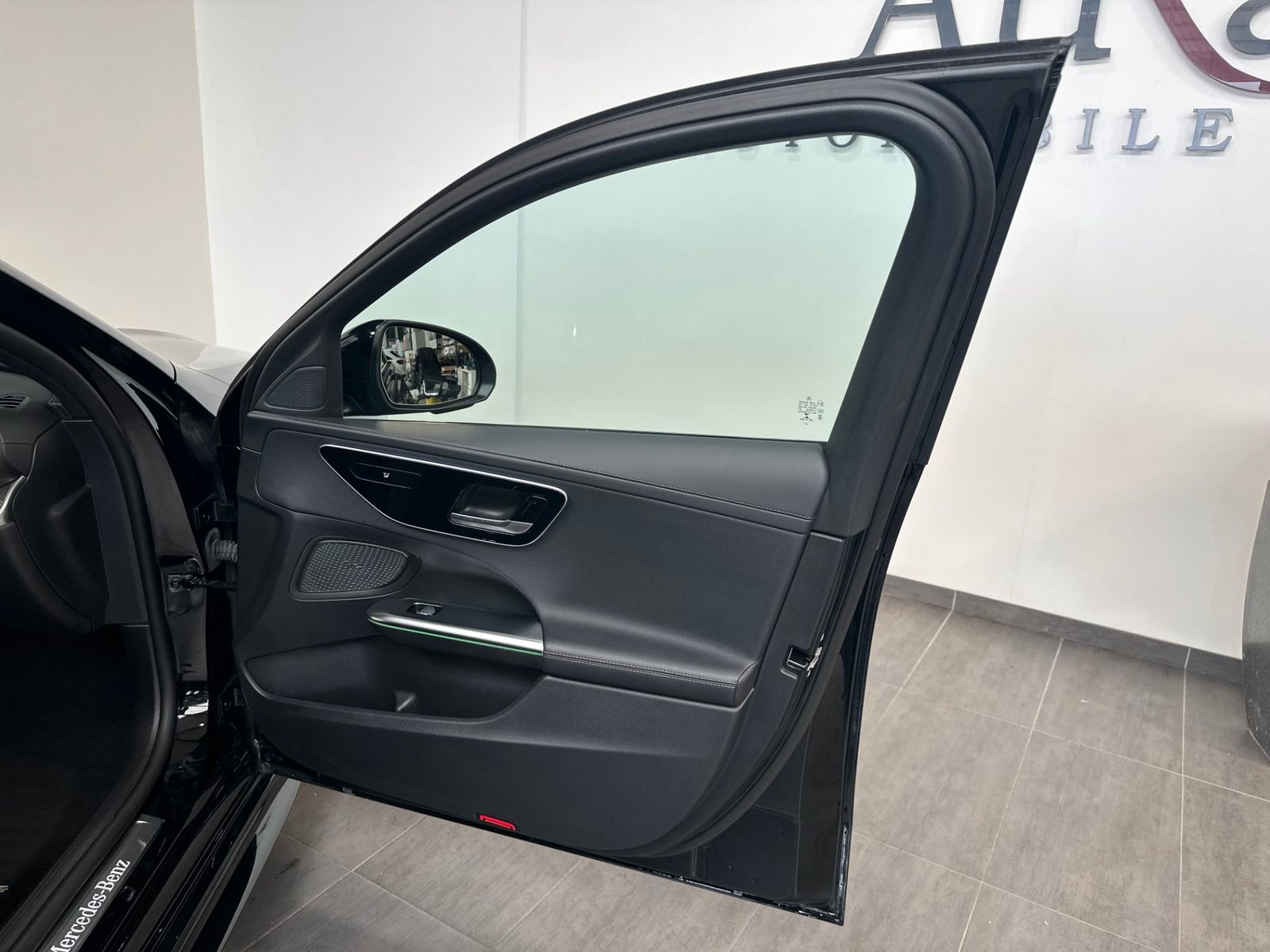 Fahrzeugabbildung Mercedes-Benz C 220 d T AMG-Line NAV+LED+AHK+KAM+SHZ+KEYLESS