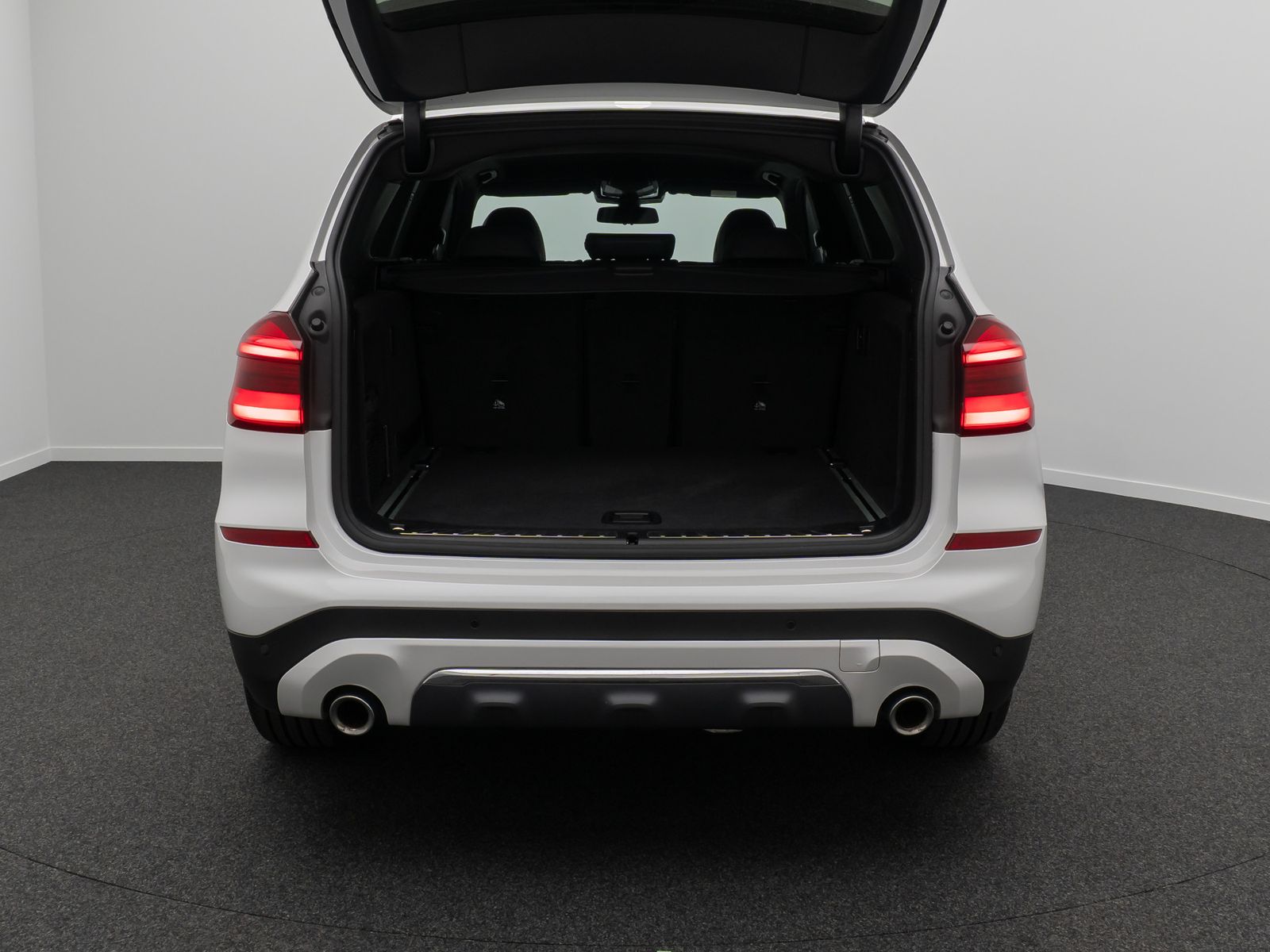 Fahrzeugabbildung BMW X3 xD20d Luxury Line DisplKey DAB Kamera AHK 18"