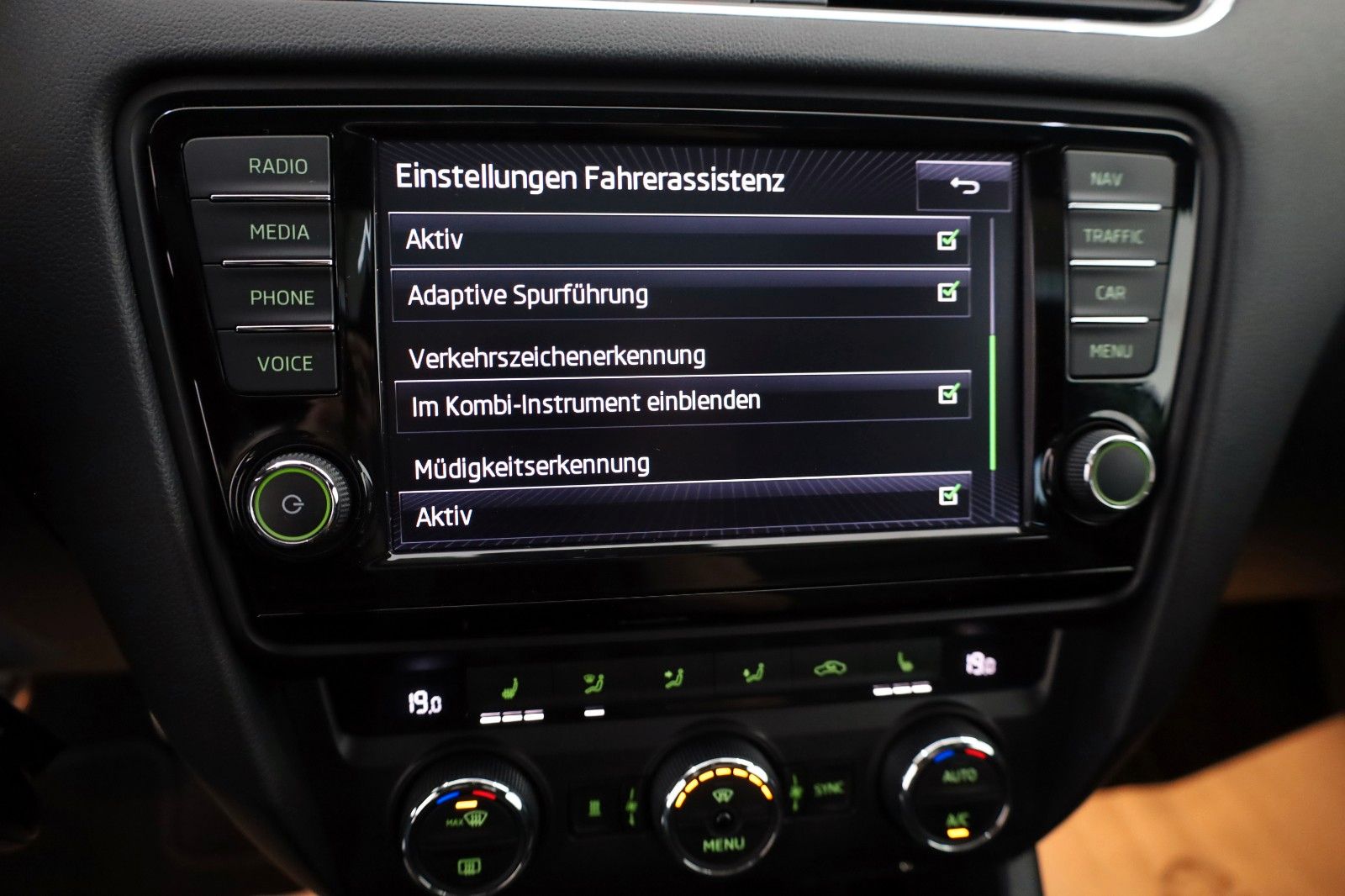 Fahrzeugabbildung SKODA Octavia Lim. RS,Leder,Navi,Bi-Xenon,SH,Panorama