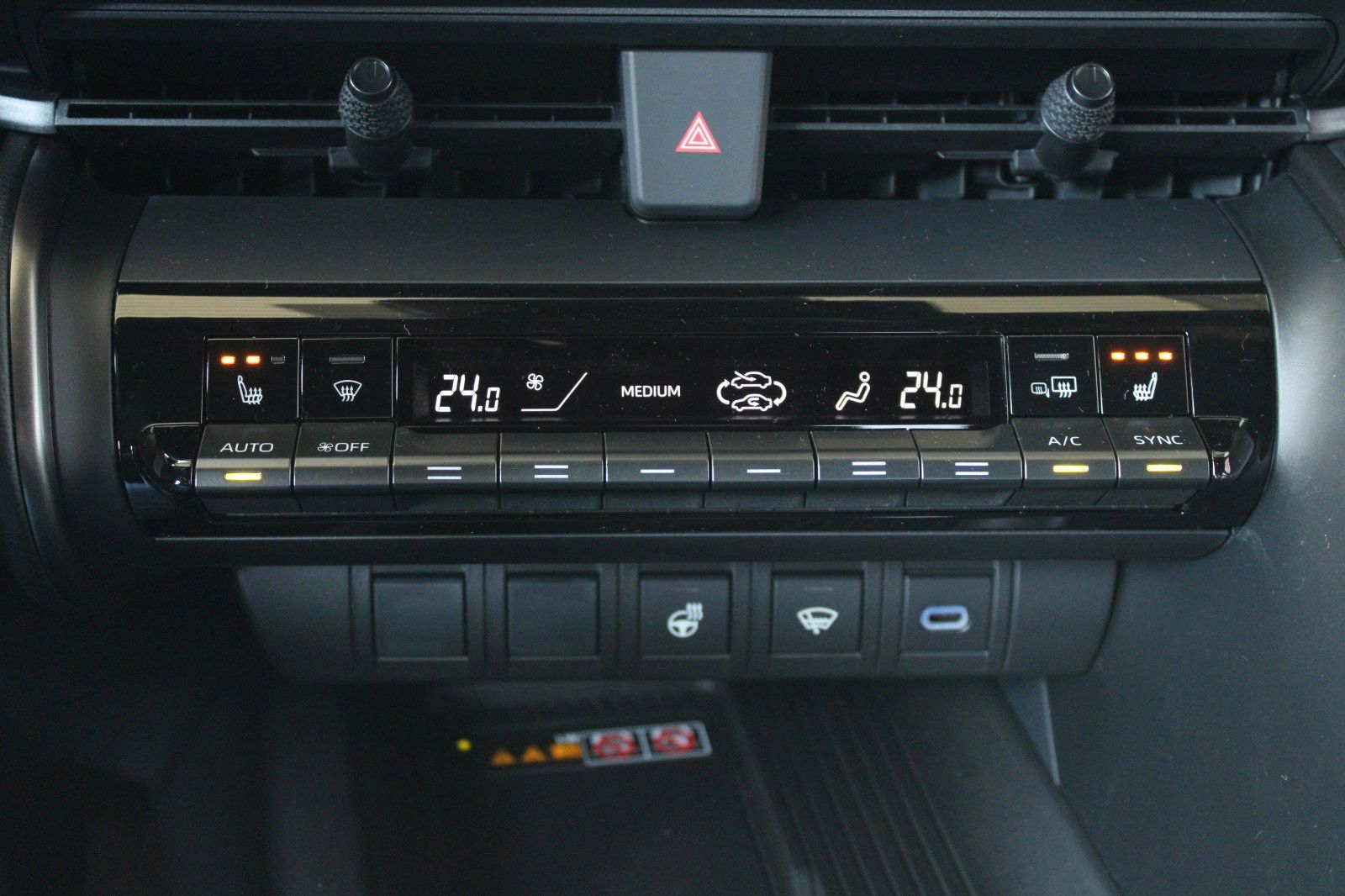 Fahrzeugabbildung Toyota C-HR Hybrid Teamplayer