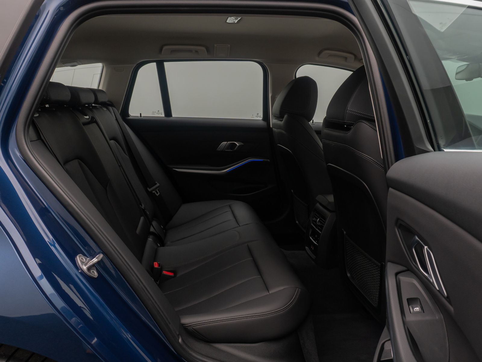 Fahrzeugabbildung BMW 318d Luxury Line DAB Alarm Geschwindigreg HiFi