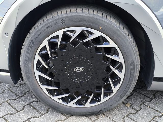 Fahrzeugabbildung Hyundai IONIQ 5 Uniq WERKSGA+MEMO+NAVI+LED SHZ+RELAX+360