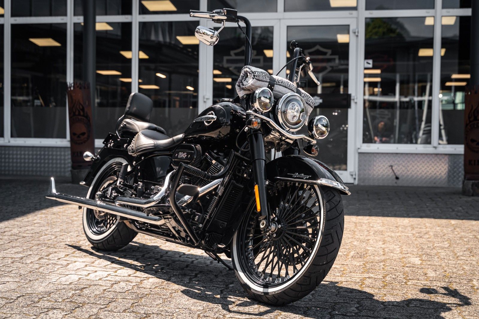 Fahrzeugabbildung Harley-Davidson FLHC Heritage - Chicano Umbau - Motorumbau -