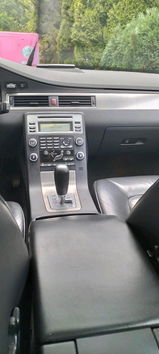 Volvo V70 2009 — rear view