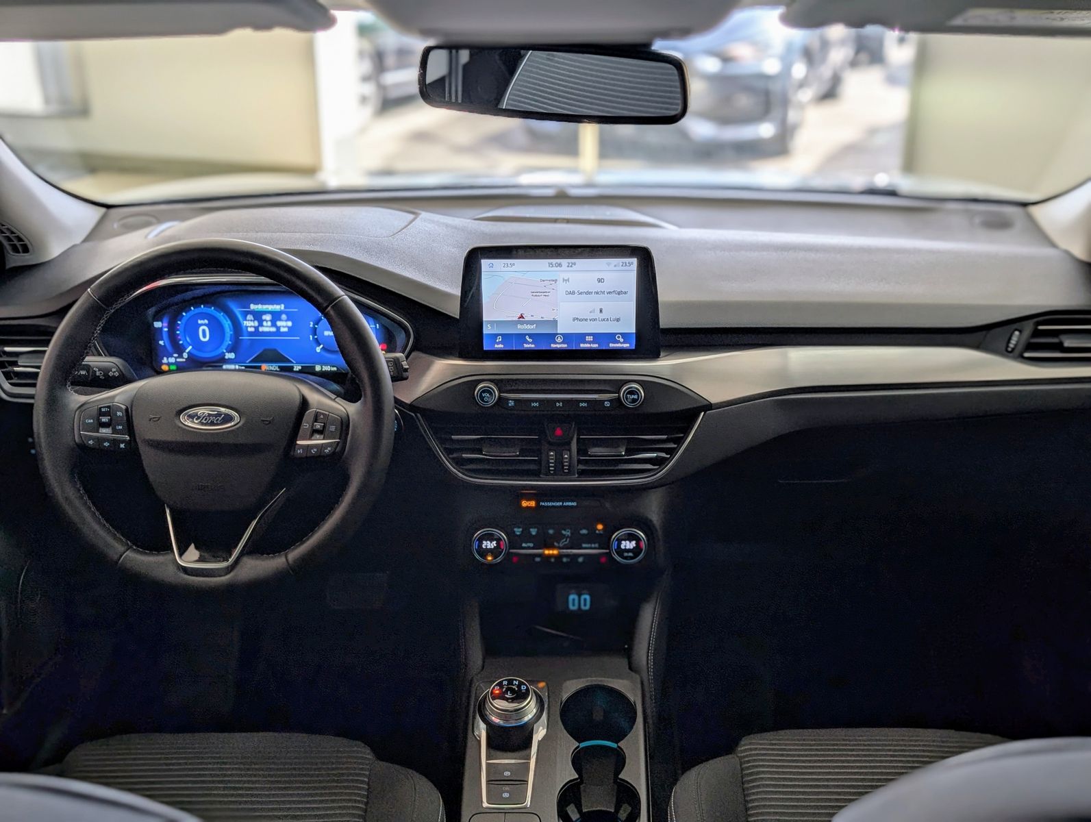Fahrzeugabbildung Ford Focus Titanium X LED KAMERA SHZ AHK APPLINK TEMP