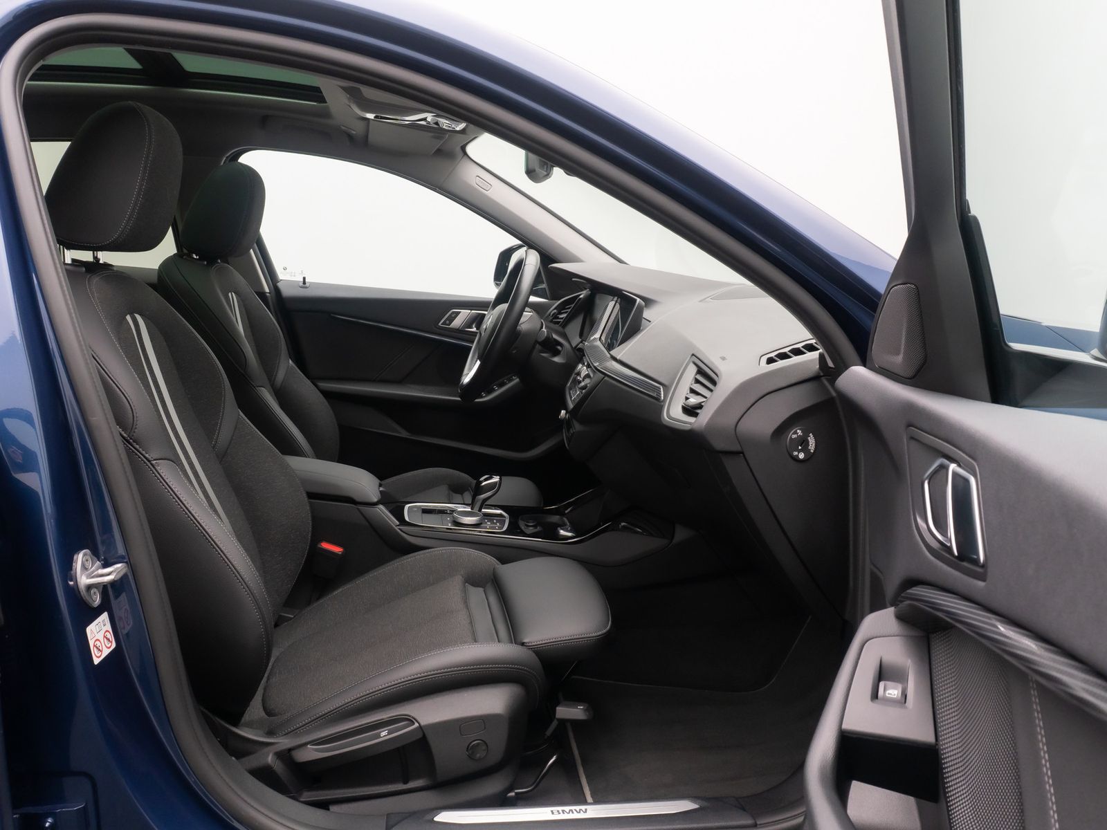 Fahrzeugabbildung BMW 118i Sport Line Kamera DAB DriveAs HiFi Panorama