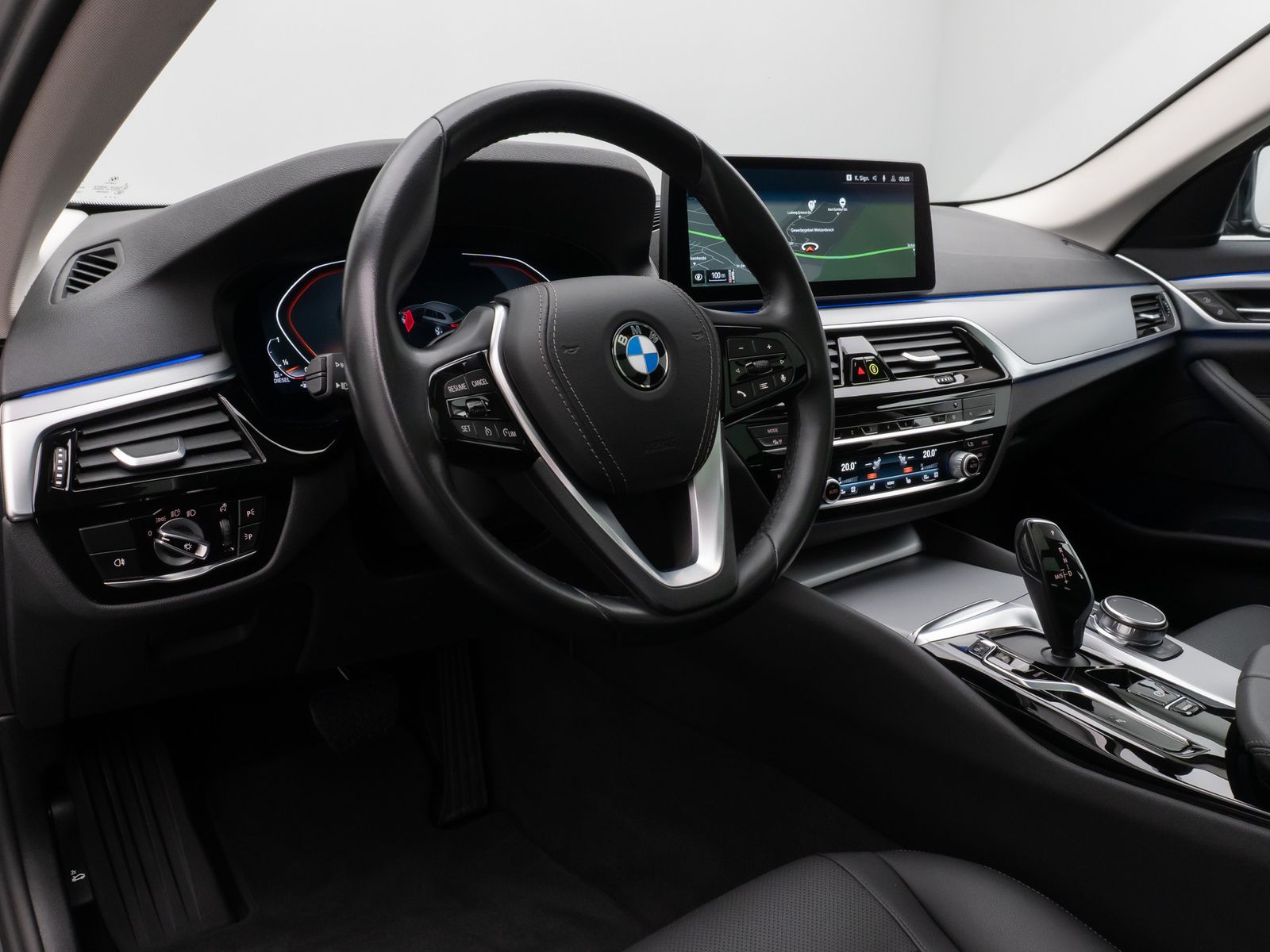 Fahrzeugabbildung BMW 520d Panorama Kamera HUD DAB 4Klima Alarm 19Zoll