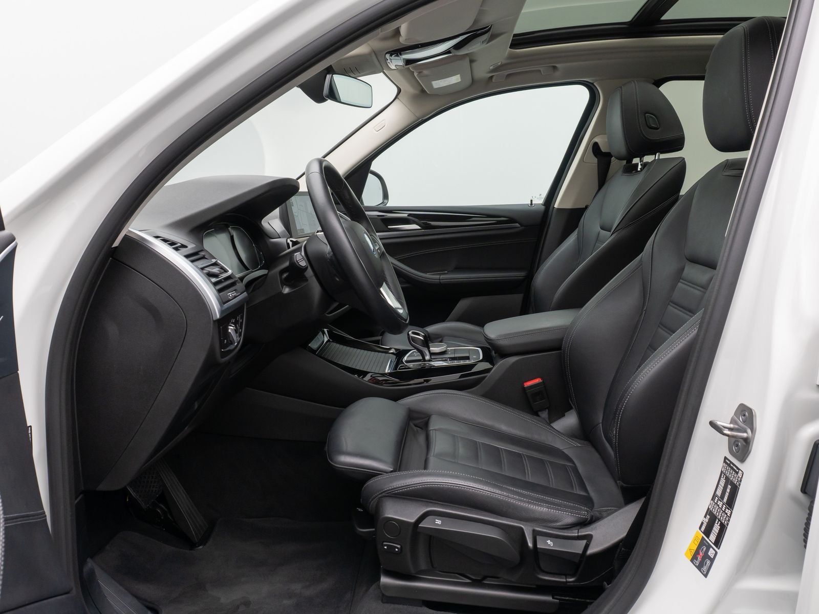 Fahrzeugabbildung BMW X3 xD30e DAB Kamera FernlichtAs Panorama Leder