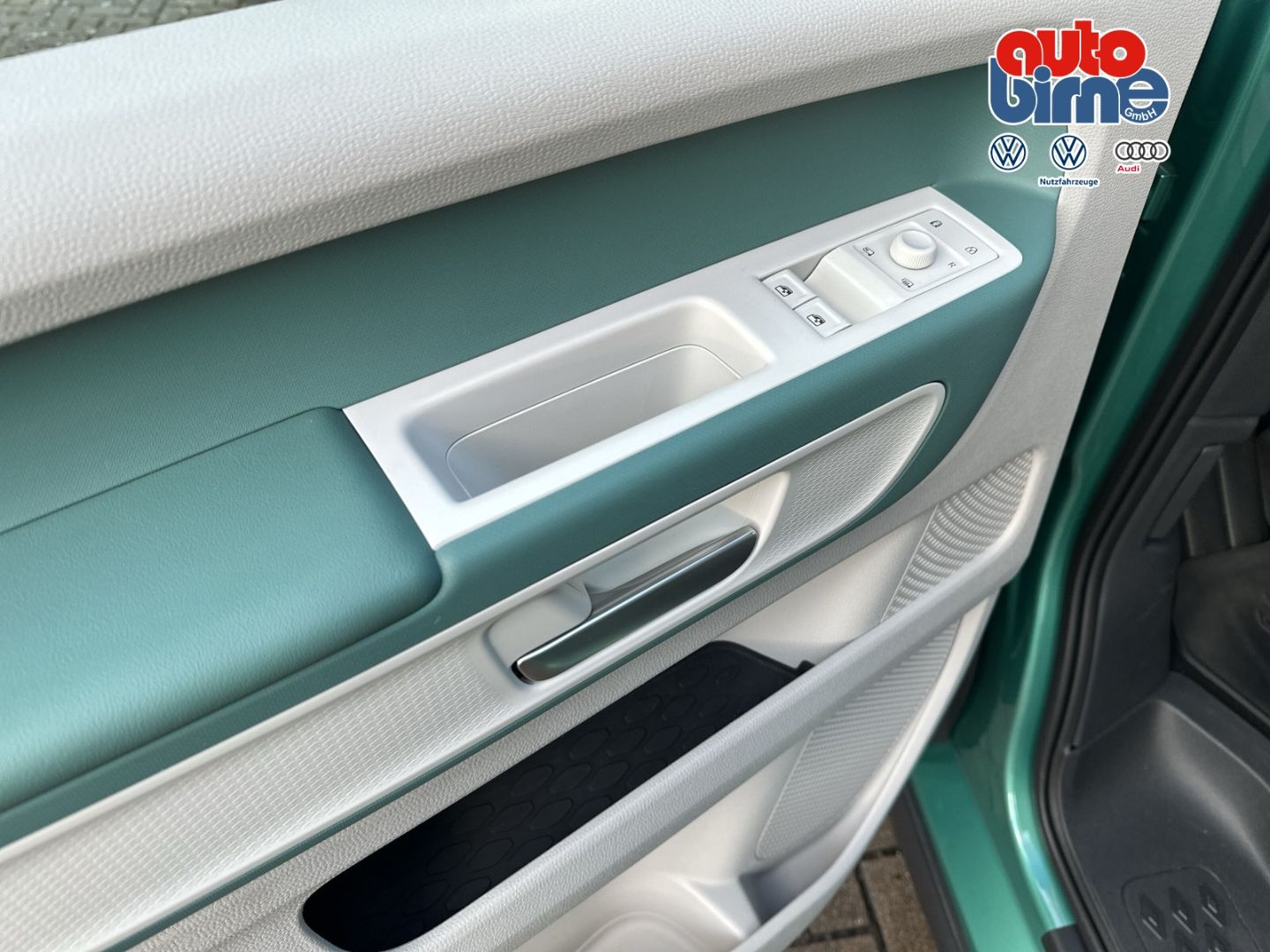 ID. Buzz Pro LR HUD AHK-klappbar Panorama Navi S