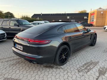 Porsche Panamera - 4
