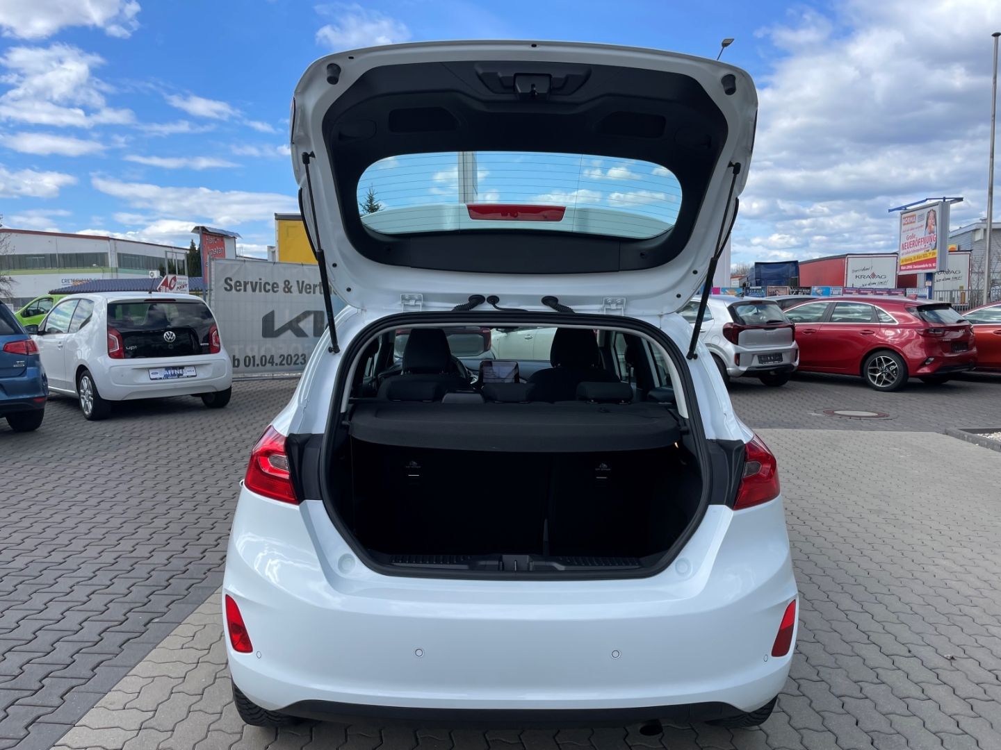 Fahrzeugabbildung Ford Fiesta Spurhalteass PDC SHZ Tempomat Bluetooth