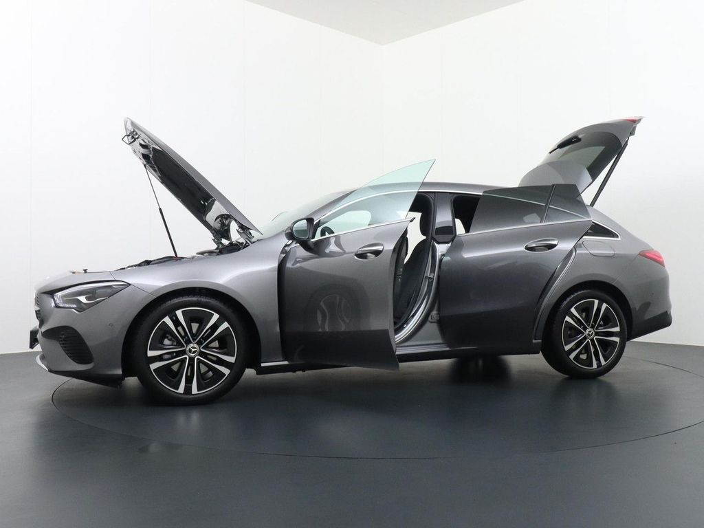 Mercedes-Benz CLA 180 Shooting Brake Star Edition Luxury Line