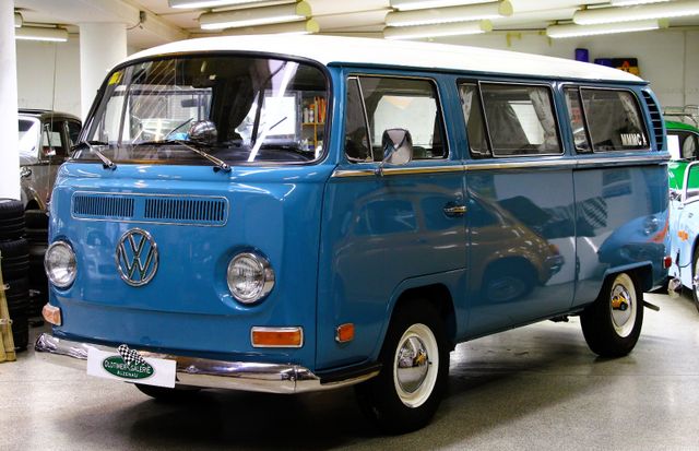 Volkswagen T2a Deluxe Campervan