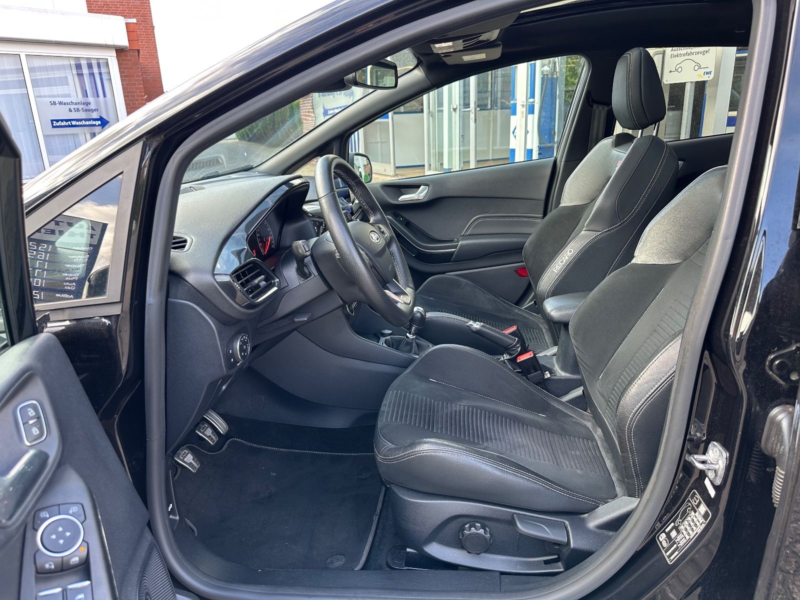 Fahrzeugabbildung Ford Fiesta 1.5 EB ST Leder-Exclusiv/Pano/LED