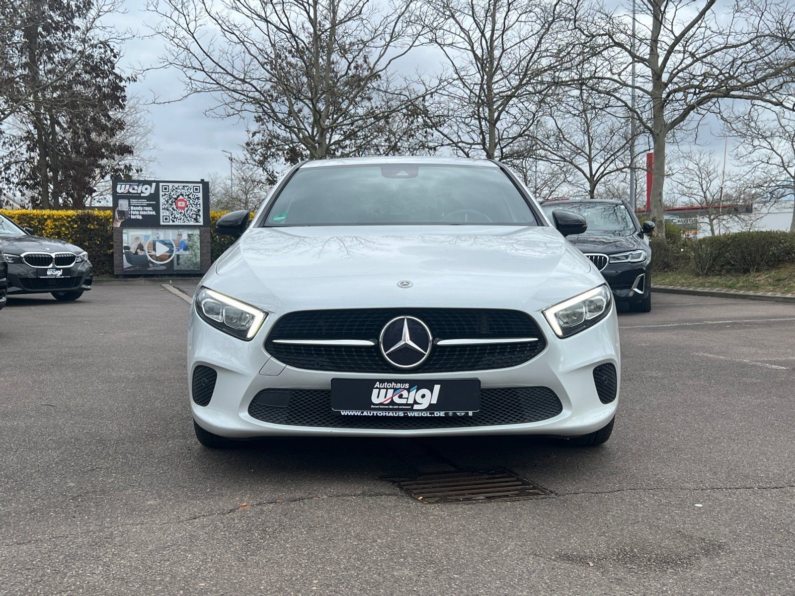 Fahrzeugabbildung Mercedes-Benz A 180 +Automatik+Parkassistent+Navigation