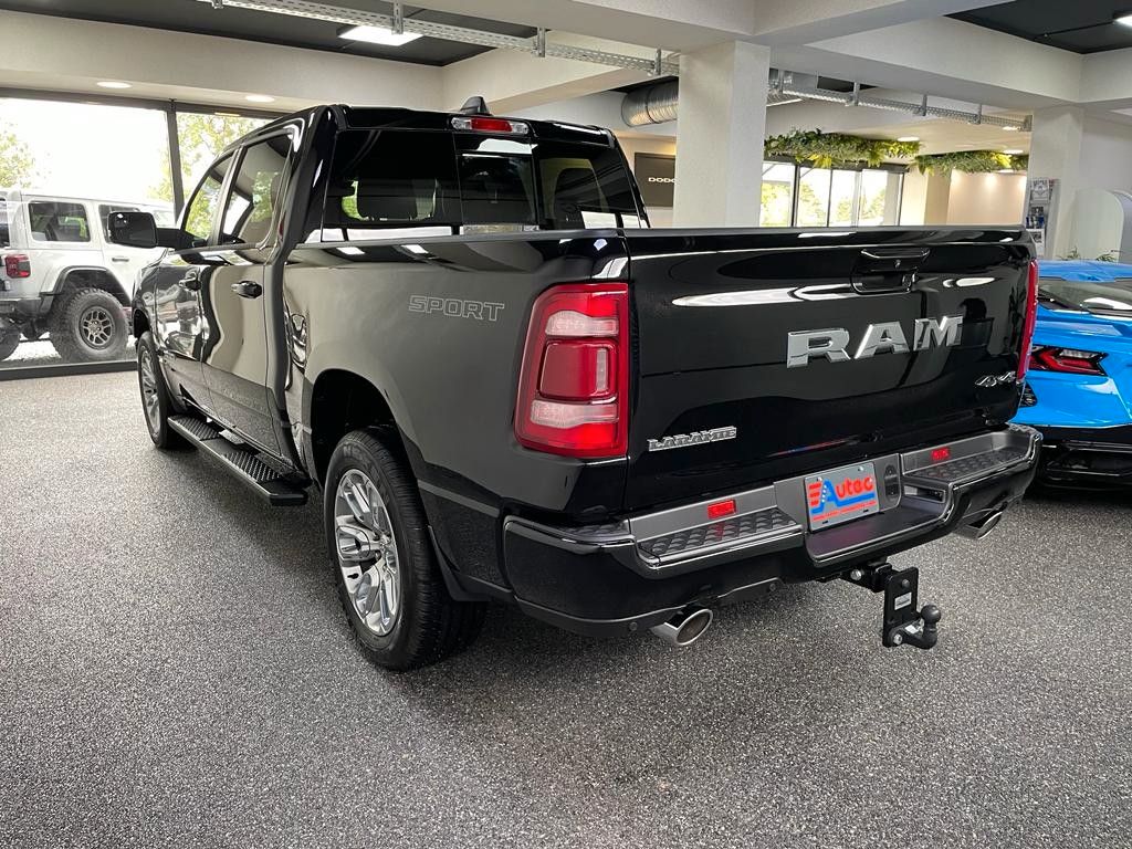 Fahrzeugabbildung Dodge LARAMIE CREW CAB SPORT  12"  HEMI 4x4