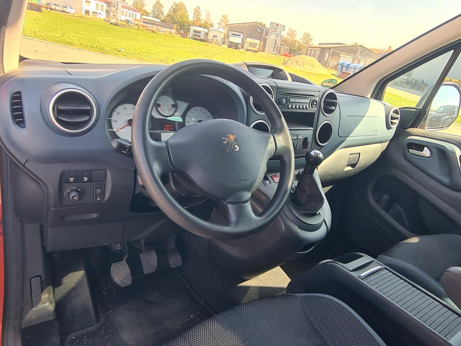 Peugeot Partner Tepee Family Klima 8fach Pano ZR neu