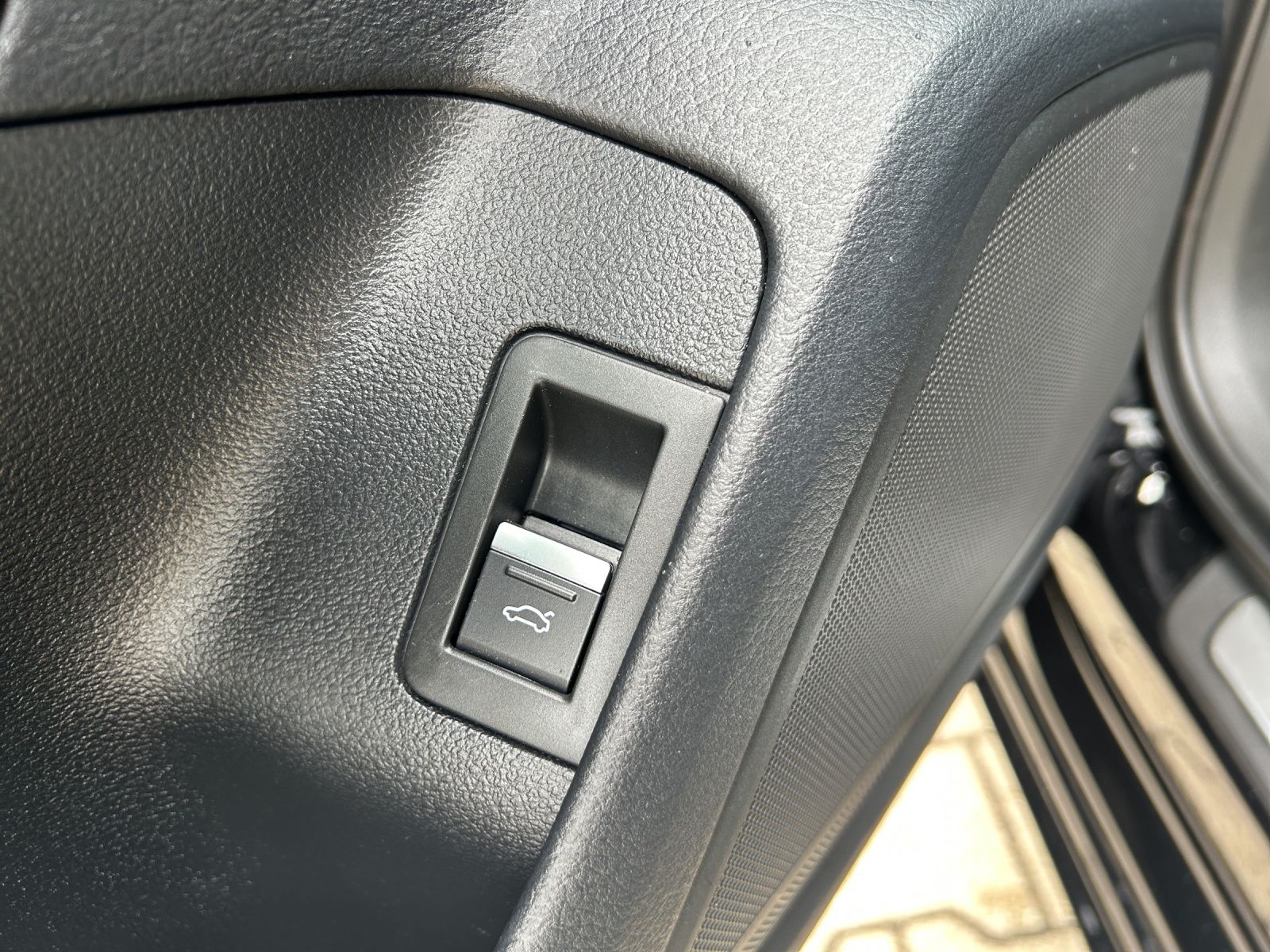 Fahrzeugabbildung Audi A6 Avant 40 TDI quattro sport LED AHK ACC RFK NA